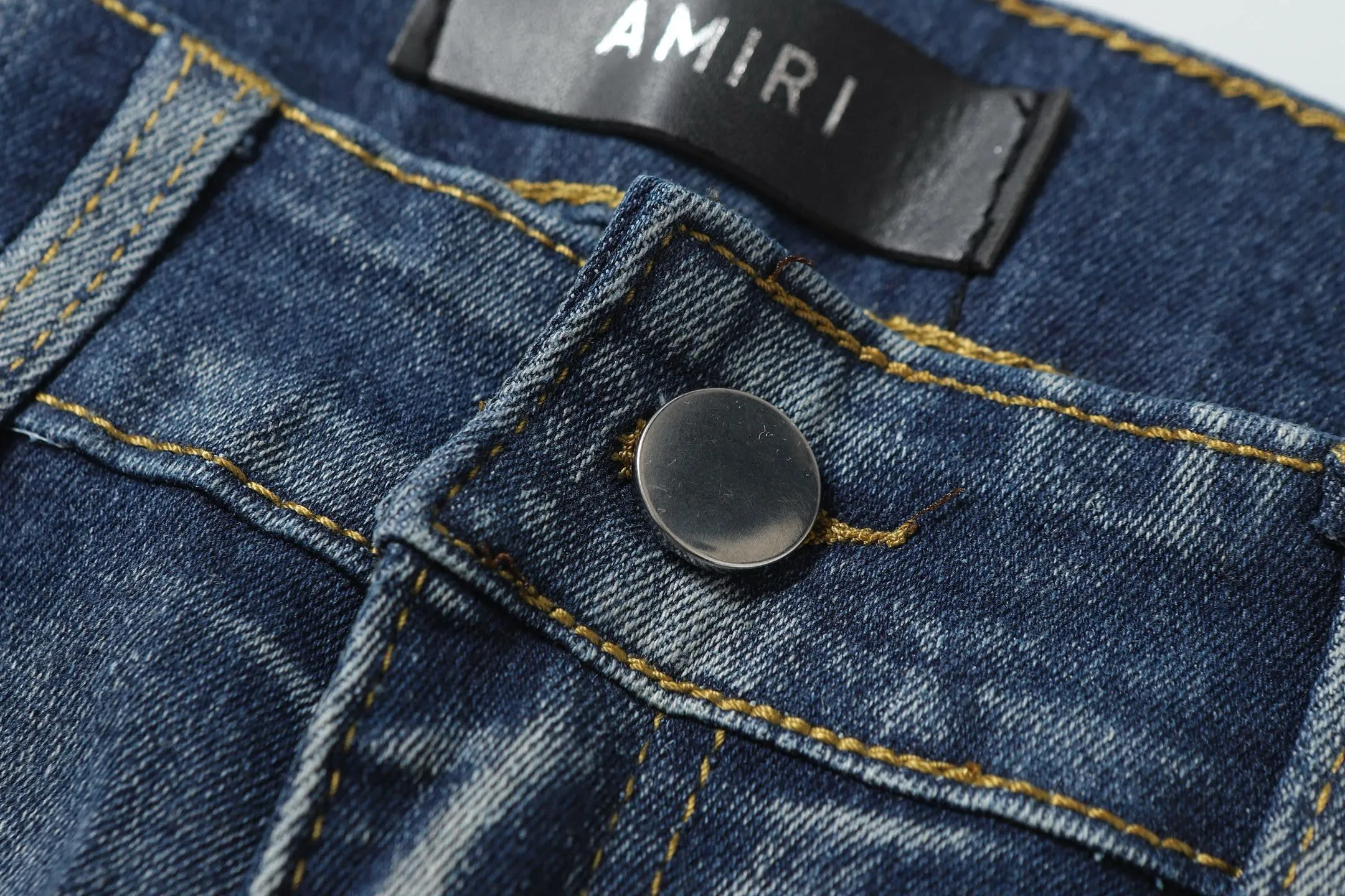 P270 AMIRI patch embroidery jeans trousers AMIRI high street basic ripped jeans trousers Color: Picture color Code number: 28-36