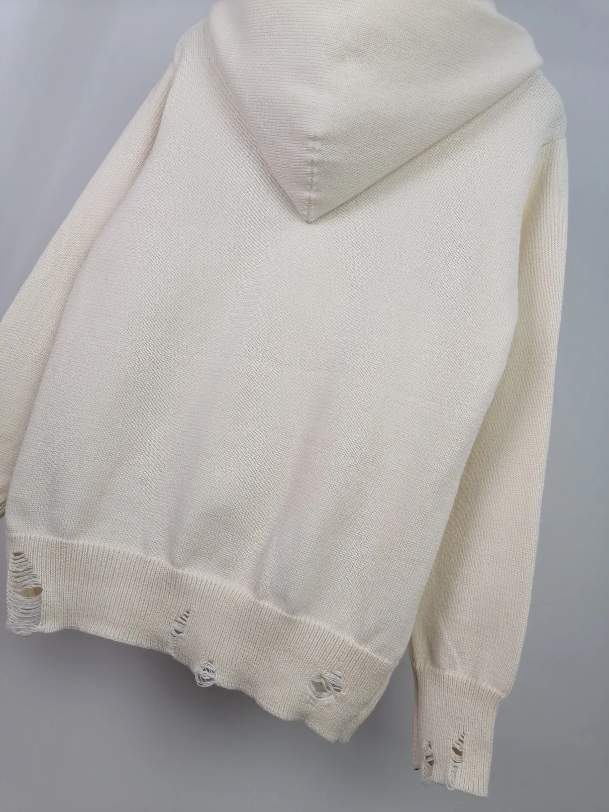 P270 🎉 AMIRI new letter logo jacquard, tassels destroyed holes European and American style (hooded style) sweater, color: pearl white, black size: S M L XL XXL