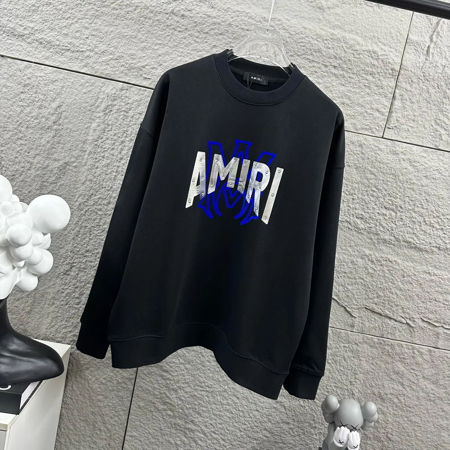 P220 Amiri* 2025 early autumn and winter new long-sleeved sweatshirt, classic letter silicone technology + three-dimensional flocking, custom terry fabric, round neck pullover, same style for men and women Color: black white Size: S (90-130 catties) M (120-150 catties) L (140-165 catties) XL (160-180 catties) XXL (180-210 pounds)