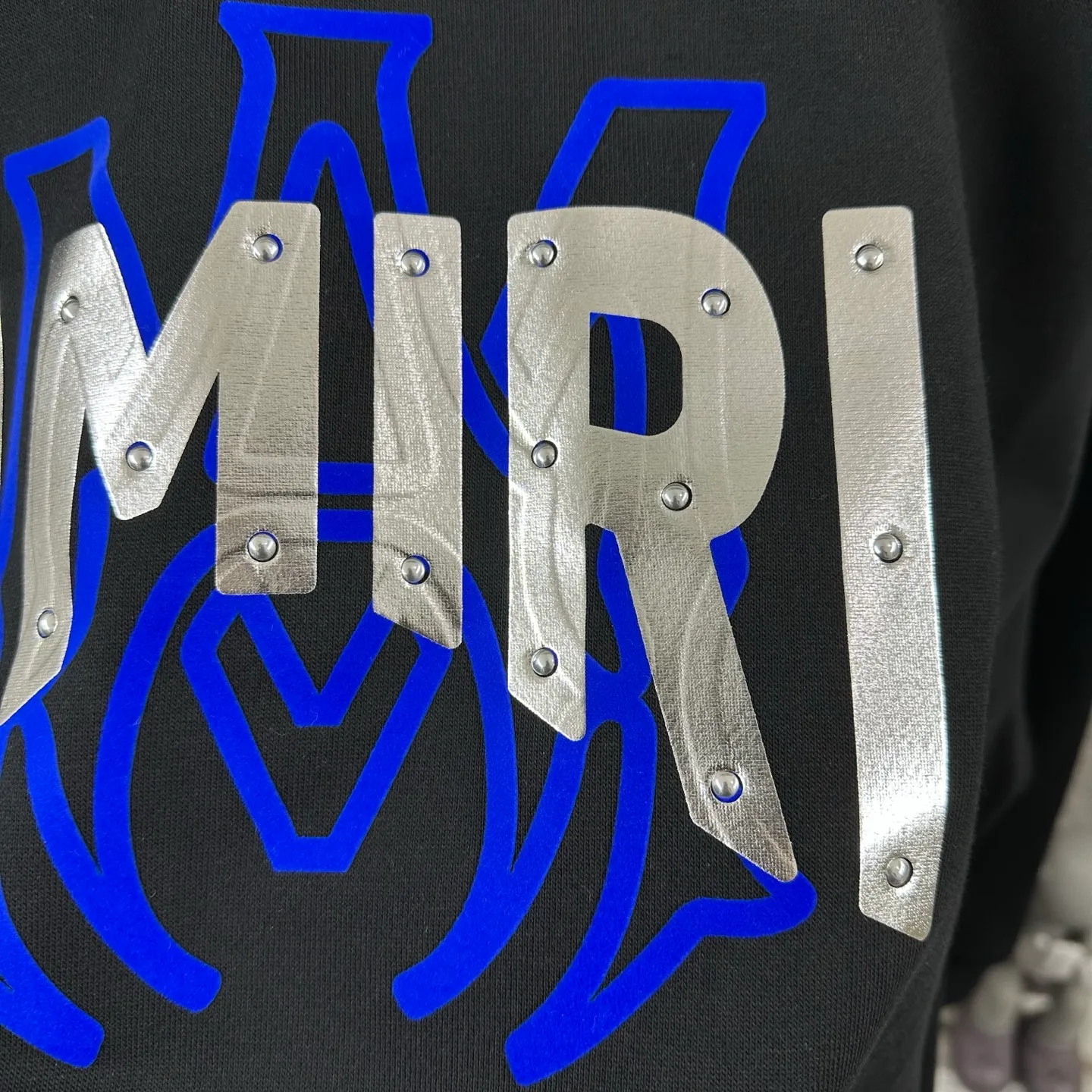 P220 Amiri* 2025 early autumn and winter new long-sleeved sweatshirt, classic letter silicone technology + three-dimensional flocking, custom terry fabric, round neck pullover, same style for men and women Color: black white Size: S (90-130 catties) M (120-150 catties) L (140-165 catties) XL (160-180 catties) XXL (180-210 pounds)