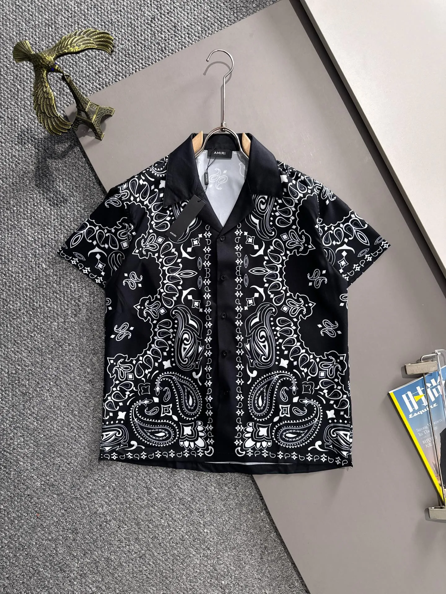P360 AMIRI 2026 spring and summer classic LOGO design full-print suit, light and thin cotton full-body digital printing, made of high-quality polyester fiber fabric, breathable mesh lining is added to the pants, carefully crafted to a standard version, can be matched separately with clothes, versatile style for leisure time! The classic logo on the whole body is very eye-catching, showing a sense of luxury and style, becoming a classic and mainstream style that never goes out of style and is elegant! Extremely handsome, classic and heroic. Same style for men and women. Size: M-3XL (please note your height and weight when placing an order)