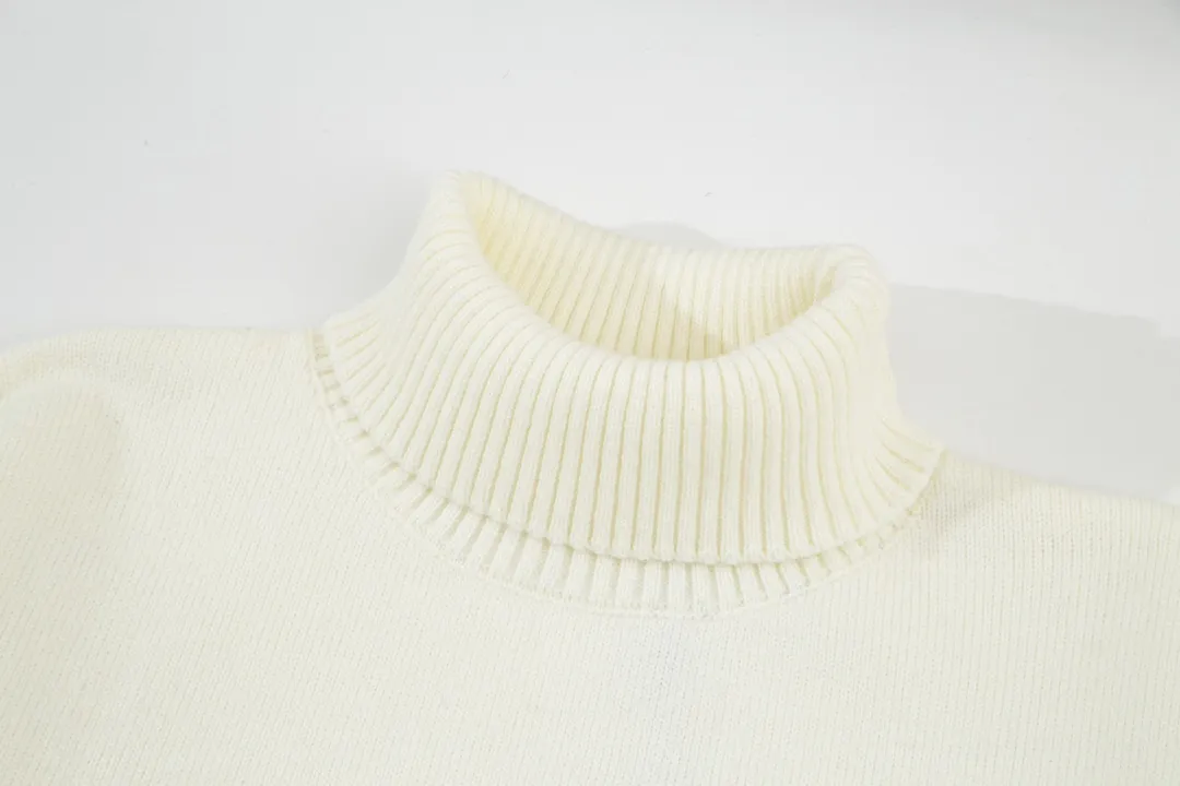 A8149# [Christmas Capsule Series] AMI Paris 2023 autumn and winter new silver big heart alpaca blended soft and waxy knitted turtleneck sweater Oversize version Uniform style for men and women Color: off-white Size: S-XL