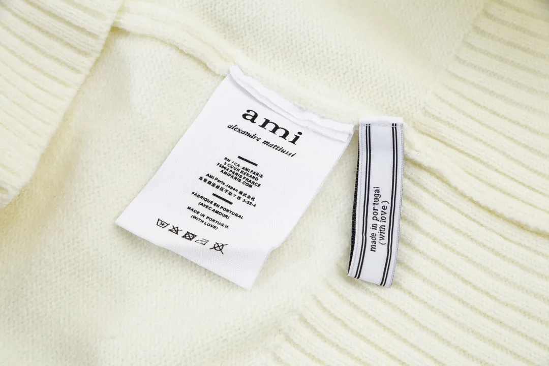 A8149# [Christmas Capsule Series] AMI Paris 2023 autumn and winter new silver big heart alpaca blended soft and waxy knitted turtleneck sweater Oversize version Uniform style for men and women Color: off-white Size: S-XL