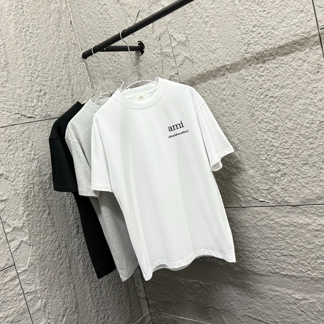 🅿️180 Ami* 2025 spring and summer new short-sleeved T-shirt. Simple classic letter embroidery. Customized double yarn plain cotton fabric. Same style for men and women. Color: black white. Size: S (90-130 catties) M (120-150 catties) L (140-165 catties) XL (160-180 catties) XXL (180-210 catties)