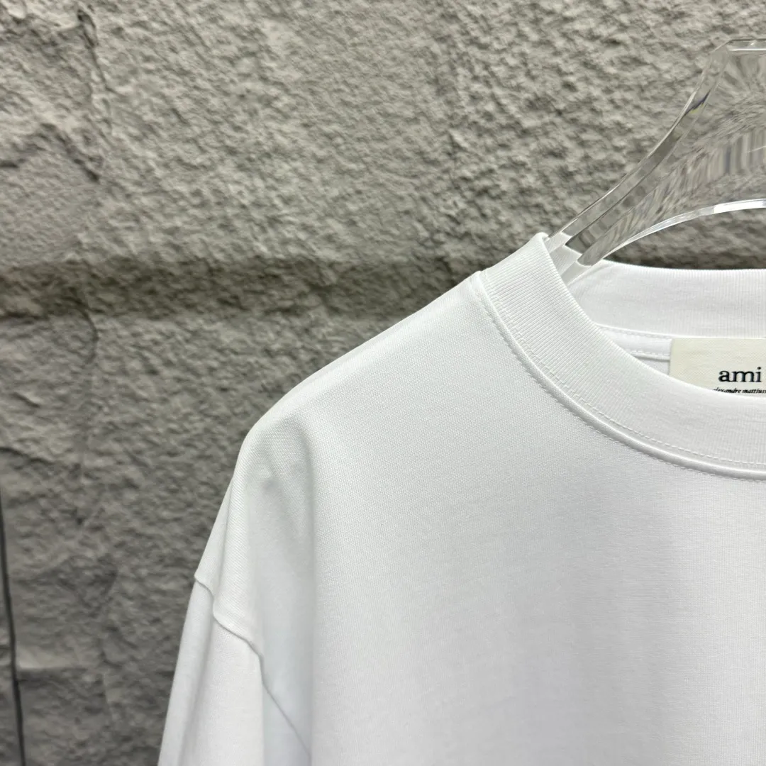 🅿️180 Ami* 2025 spring and summer new short-sleeved T-shirt. Simple classic letter embroidery. Customized double yarn plain cotton fabric. Same style for men and women. Color: black white. Size: S (90-130 catties) M (120-150 catties) L (140-165 catties) XL (160-180 catties) XXL (180-210 catties)