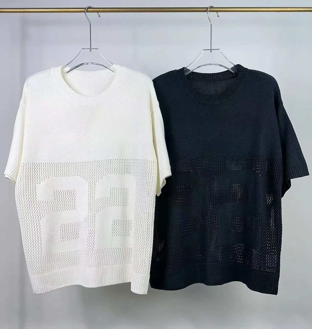 P200 AMIRI new short-sleeved sweater with jacquard logo on the front and back 🈵hollow body with heavy craftsmanship Color: Black Pearl White Size: S M L XL XXL