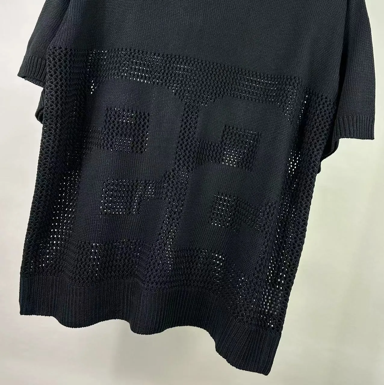 P200 AMIRI new short-sleeved sweater with jacquard logo on the front and back 🈵hollow body with heavy craftsmanship Color: Black Pearl White Size: S M L XL XXL