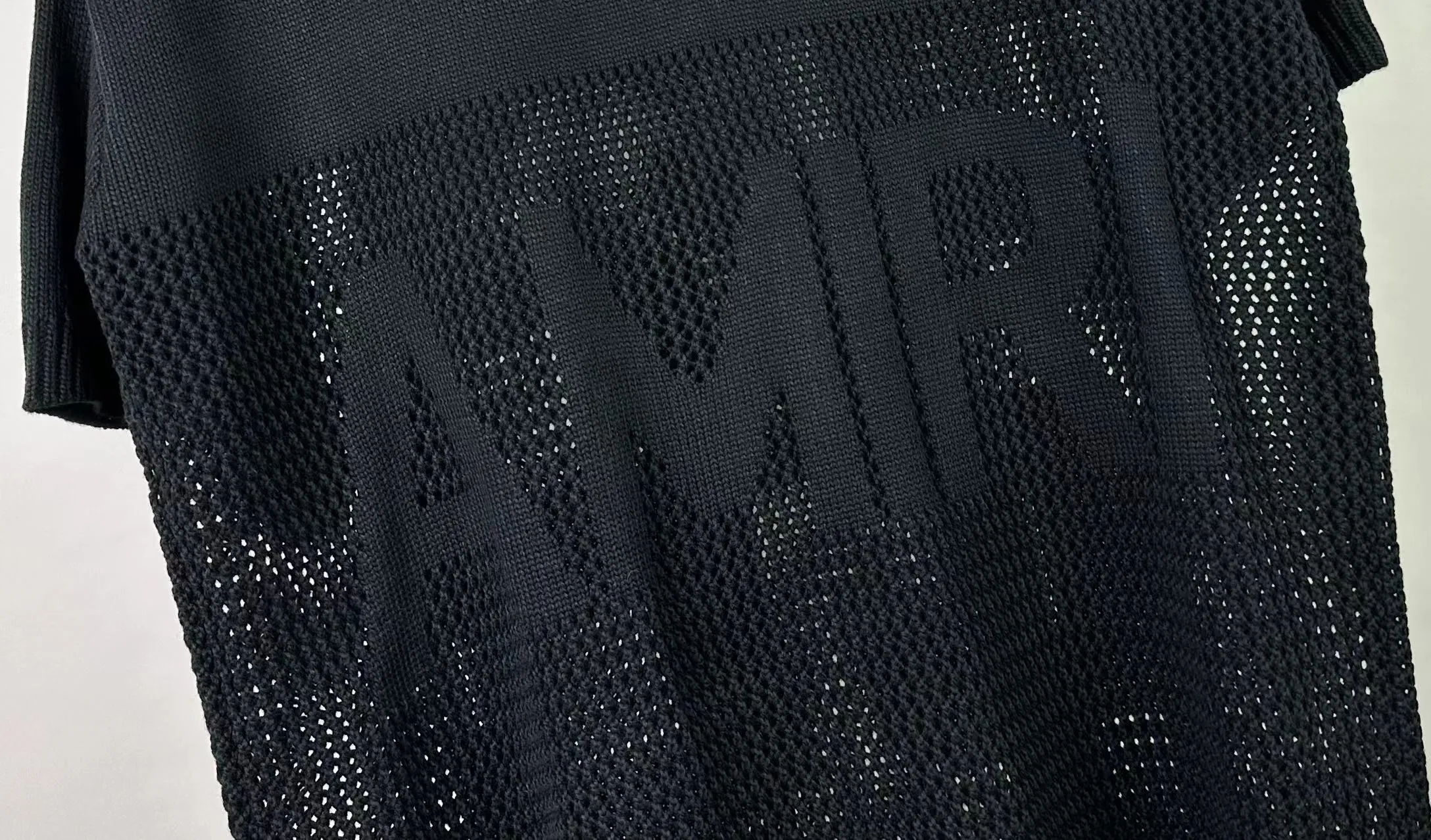 P200 AMIRI new short-sleeved sweater with jacquard logo on the front and back 🈵hollow body with heavy craftsmanship Color: Black Pearl White Size: S M L XL XXL