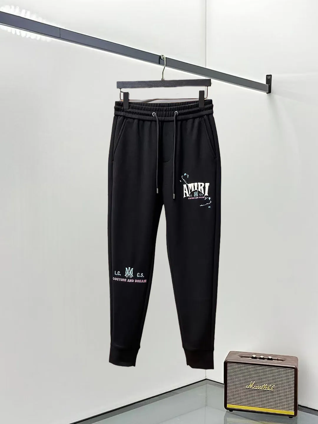 P280 Amiri 🆕2025 new autumn and winter casual pants! The official website will be released simultaneously. The brand's classic LOGO casual pants are made of customized fabrics, which are extremely comfortable and have a strong touch. Highly recognisable, perfect appearance and craftsmanship. Size: M-3XL