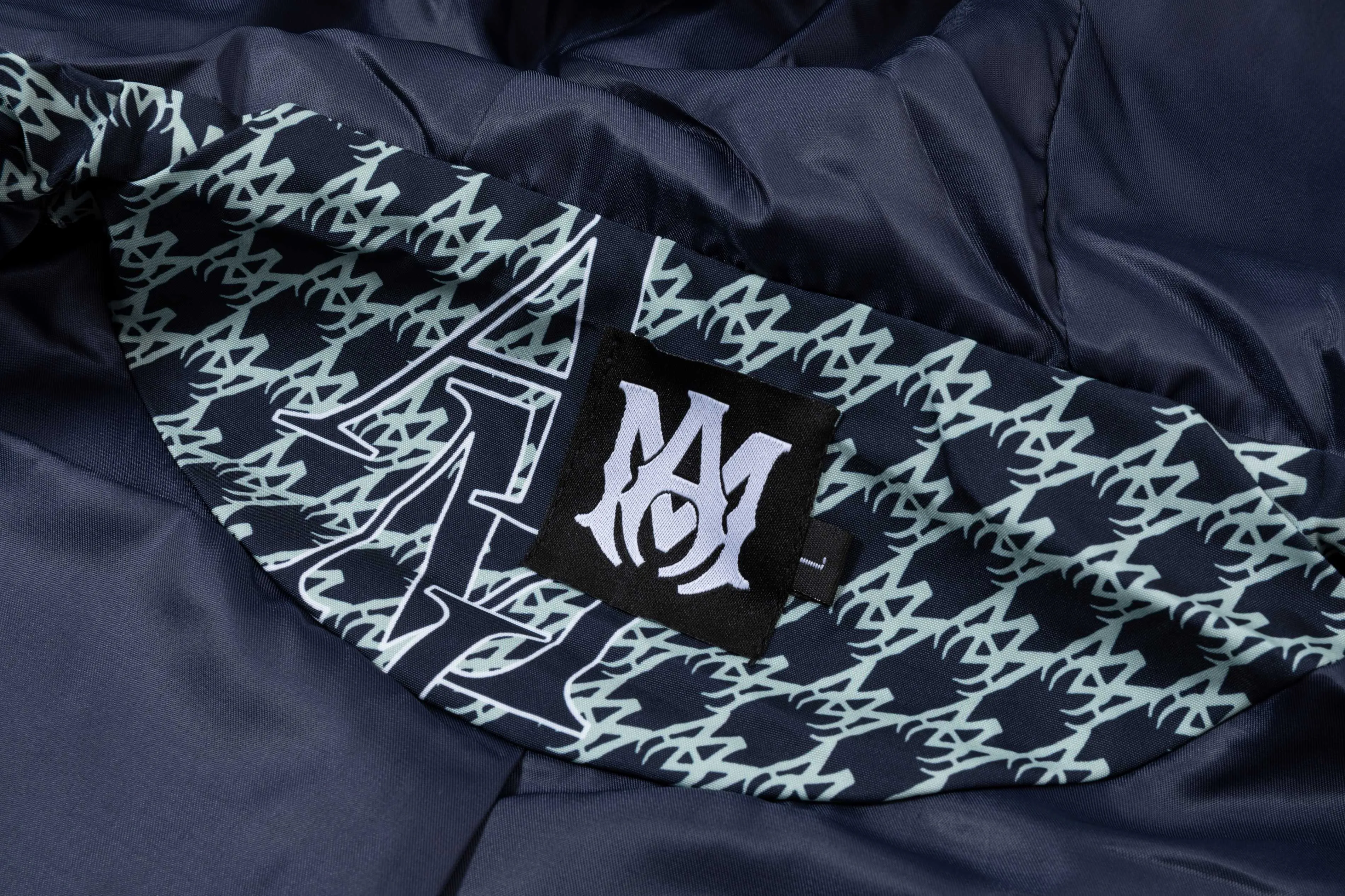 P320 2025 AMIRI... New style for autumn and winter Hardware Logo. High-quality hooded jacket. Mainly recommended version. Customized fabrics. Higher grade. High-density memory brushed lining. More fashionable and comfortable. High-standard customization. The upper body is very stylish. Classic and versatile. It can be matched with any fashion. The version is super good. It is recommended!  Color: Blue Green Size: M-4XL