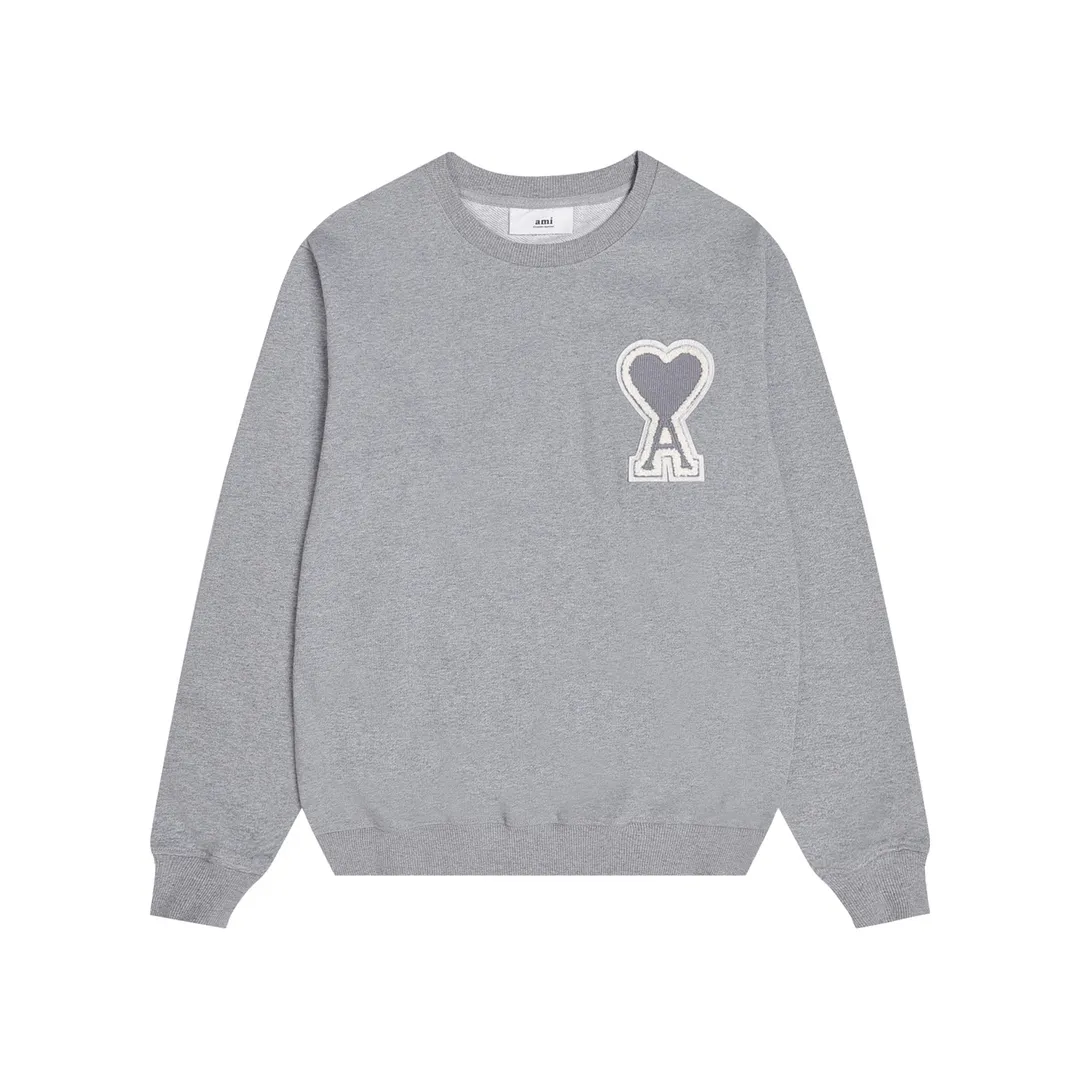 P150 Style No. 204 2025 embroidered large chapter style (with matching straight-leg sweatpants without color difference) AMI 2025 autumn and winter classic large chapter round neck sweatshirt 15 colors to meet everyone's needs. The fabric is made of 380 grams of pure cotton fabric, which is thick and textured. The whole network's counters purchase quality supporting output, which perfectly restores the genuine Zhang Zi. All thick wool knits are used. The absolute quality can be compared with any store in the market at will. There is no color difference in the fixed-dyed threads. The detailed accessories and tag packaging are all 1:1 with the genuine products. The ingenuity spirit gives back to customers.   Color: 15 colors as shown below Code number: S M L XL
