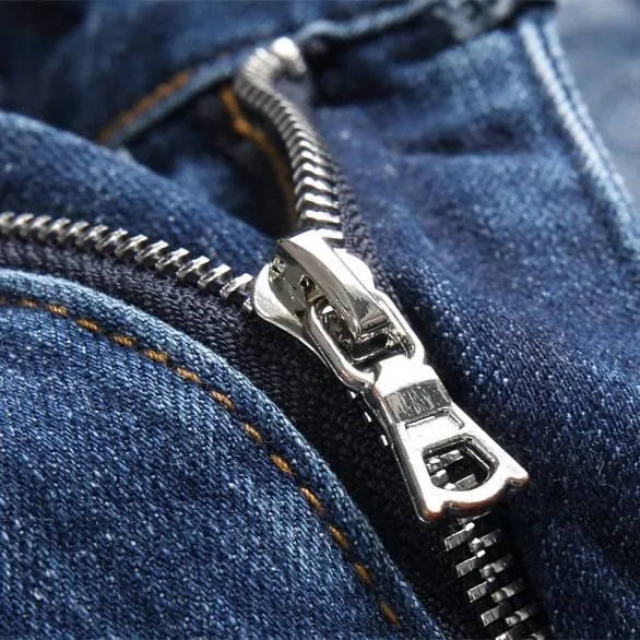 #M53 P168💰 AMIRI patch embroidery jeans trousers AMIRI high street basic ripped tight elastic jeans trousers amiri brand jeans break the production process and cutting of the original jeans, the fabrics are softer and more comfortable Hand-sewn collar label Customized logo buttons Genuine leather tag Color: Picture color Size: 30-32-34-36