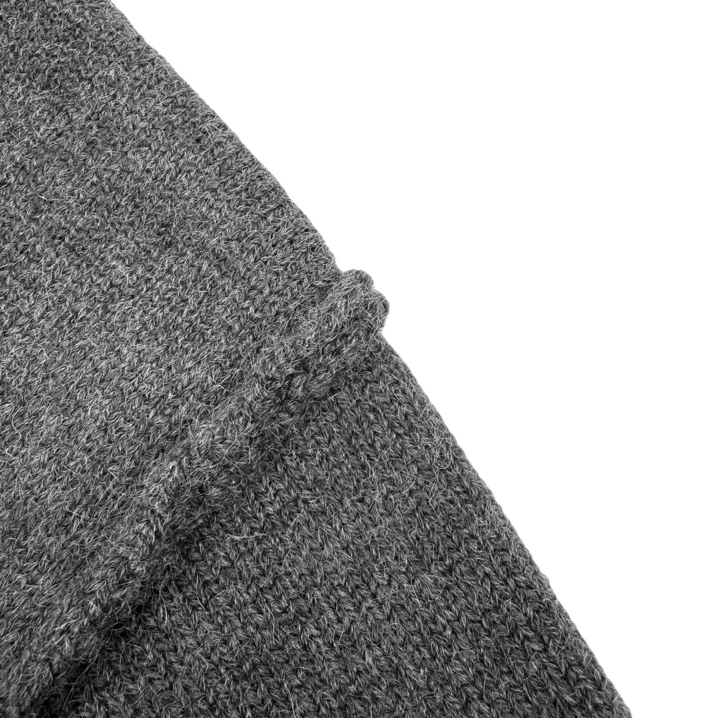 🅿️500 [Exclusive supply] Ami love jacquard woolen cardigan (gray). The original purchase was 4,900 and developed. The fabric is made of custom-woven luxurious Merino wool. It is soft and delicate, comfortable and close to the skin. It is made of high-grade gray ink. It is calm and restrained. A contrasting love heart jumps on the chest. It quietly exudes its own charming halo. The brand is fully recognizable. It has a unique cardigan silhouette and exquisite button design. It interprets the elegance and spontaneity of French fashion, is the ultimate simplification of color, and conveys the love and persistence of life. Meet the ultimate simplicity and the well-deserved king of all-match. Made of jacquard tissue imported from Germany, the arrangement and interweaving of yarns are precisely controlled and carefully interwoven on the loom. The Ami love jacquard artistic pattern inlay makes the fabric more vivid and three-dimensional. Garment washing water softening and deodorizing process uses professional washing equipment and specific detergents to deeply clean and deodorize clothes to improve the feel and appearance of clothes. Size:S-M-L-XL