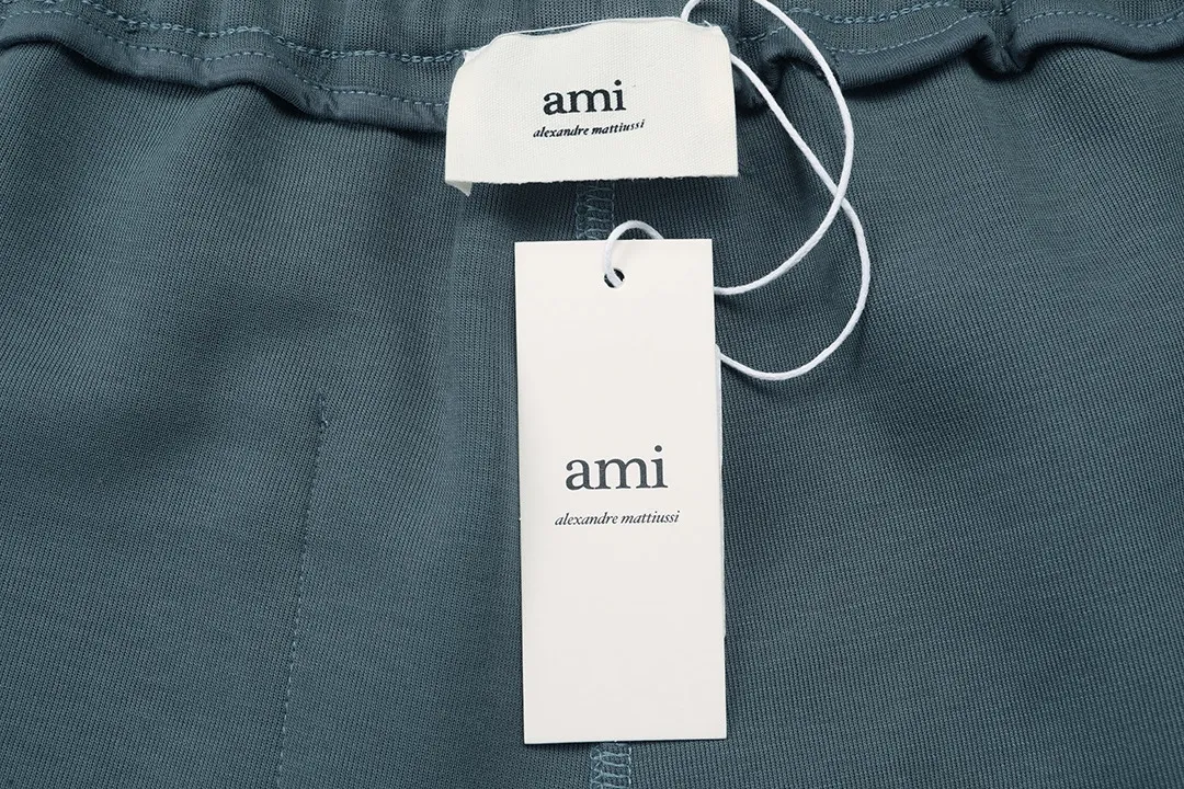🅿️200 AMI 2025 new style, light luxury, embroidered love letter logo, essential for daily commuting for men and women, casual shorts ·Customized terry fabrics ·Elastic + drawstring adjustable waistband ·Imported machine high-density embroidery technology ·Waist label, hangtag, three washing marks complete Color: gray green Size: M L XL XXL XXXL