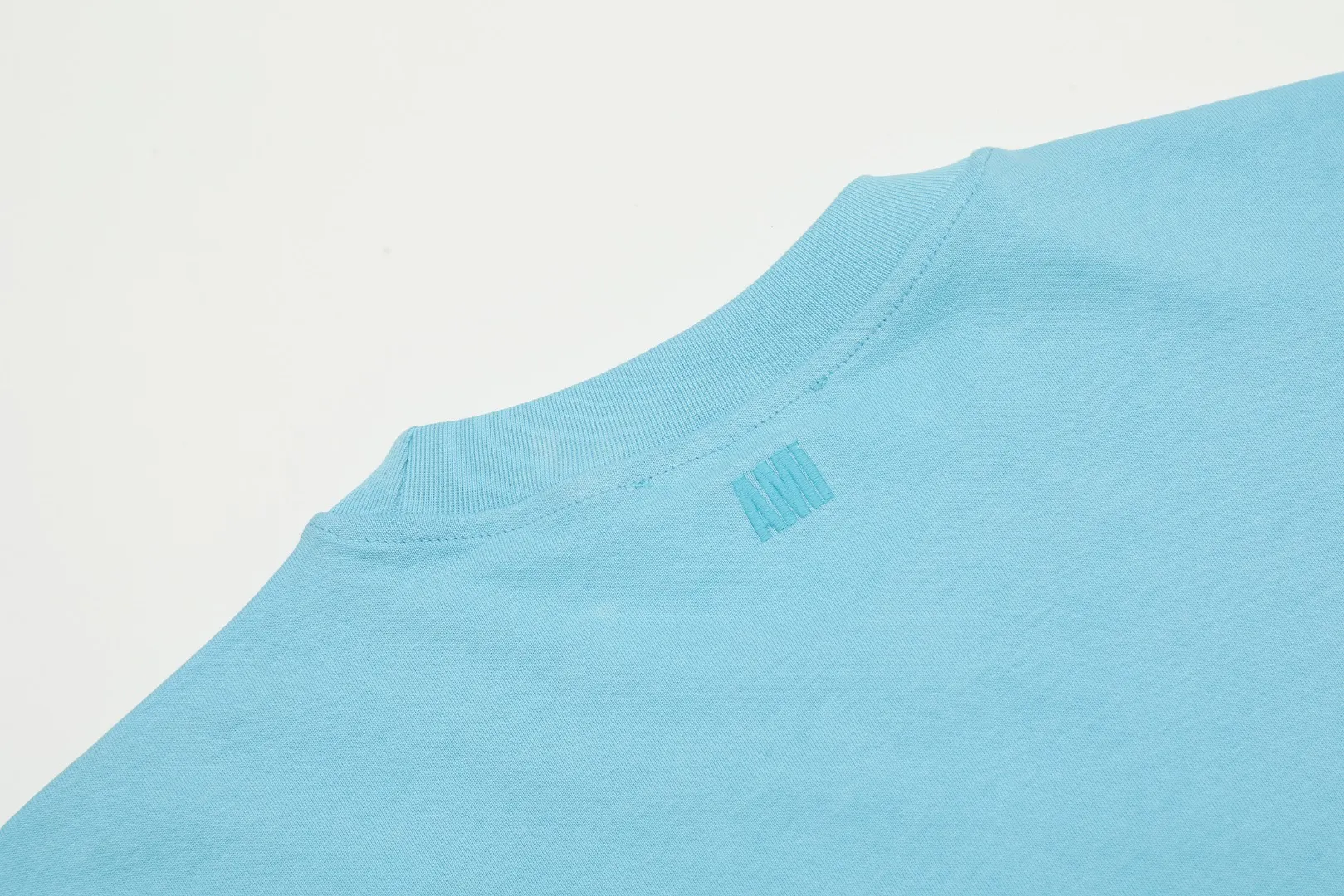 Ami Amy 2024ss autumn classic small embroidered love short sleeves ✅240G Xinjiang long-staple cotton top double yarn, shrinkage rate controlled at 2%, export-grade solid color quality, truly not easy to deform, shrink, and not fade ✅Maximum size can be worn 230 pounds, no pressure to export to Europe and the United States, size S-XL Color: 7 colors, white, black, gray, sky blue, navy, sapphire blue, dark green, coffee, brown, apricot Egg yolk, wine red, meat powder, taro purple