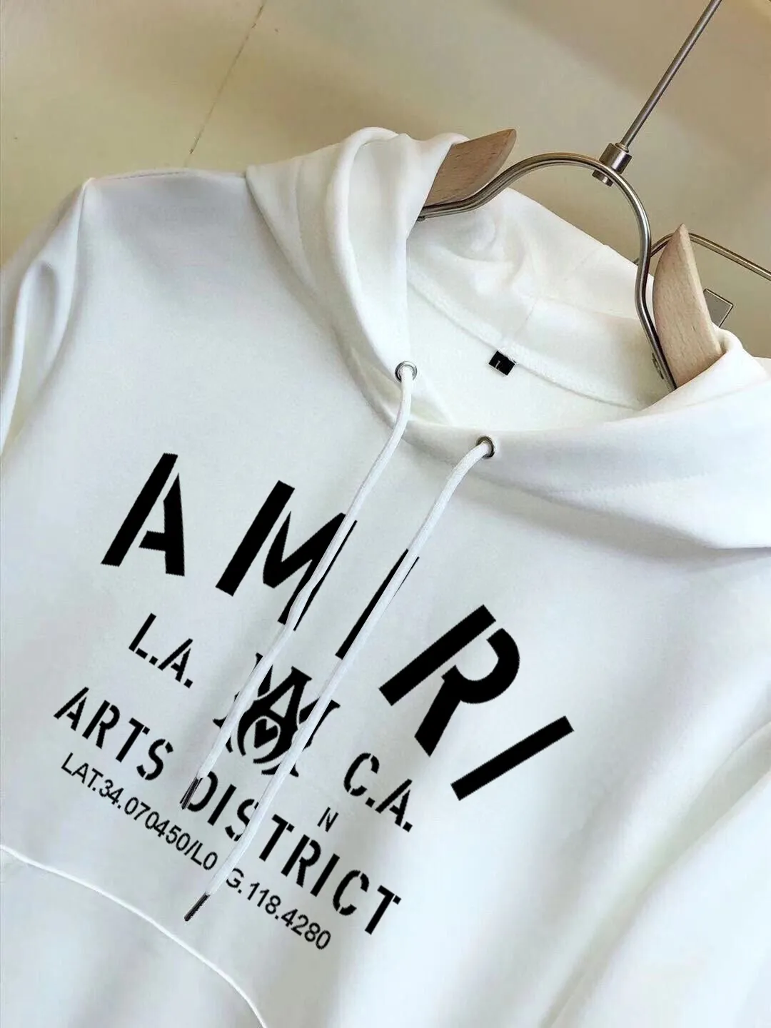 P380 💰 [AMIRI] (Gospel for Fatty) hot-selling suit is coming. Focus on the original version of the official website. 2025 new hot-selling sweatshirt suit. The original order is the best product🇭🇰. It is the meticulous work of top designers. It has a fitting and perfect upper body effect. All-natural high-quality Roman cotton 100%, close-fitting comfort, noble and elegant! Original hardware embodies elegance and nobility! Counter size: M-5XL (maximum wear up to 220 pounds)