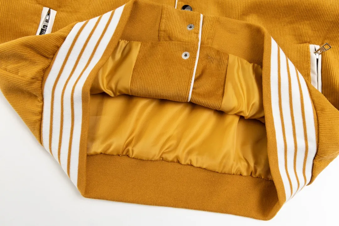 P390 Amiri 24 autumn and winter first model. It is made of cotton corduroy fabric. The natural color of corduroy is soft and delicate, simple and rich in texture. The contrasting color design has a retro atmosphere. It uses thousands of needle embroidery heavy craftsmanship and complete hardware accessories. M L XL XXL