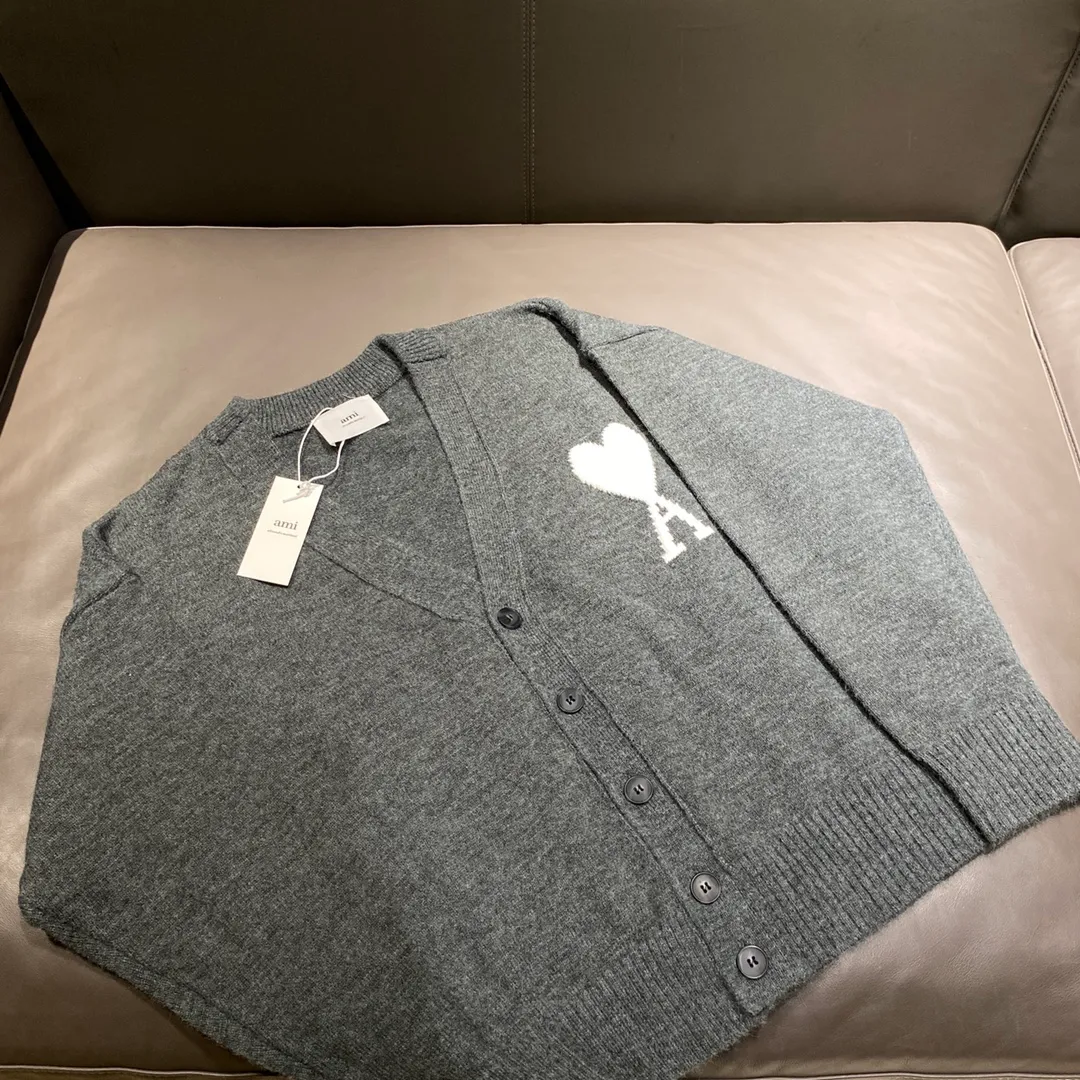 🅿️320 AMI Amy 24AW Heart♥️A small love jacquard cardigan, thick and comfortable 12-needle sweater cardigan, same style for men and women smlxl