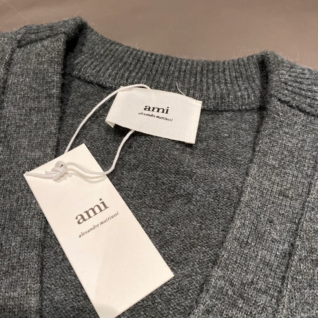 🅿️320 AMI Amy 24AW Heart♥️A small love jacquard cardigan, thick and comfortable 12-needle sweater cardigan, same style for men and women smlxl