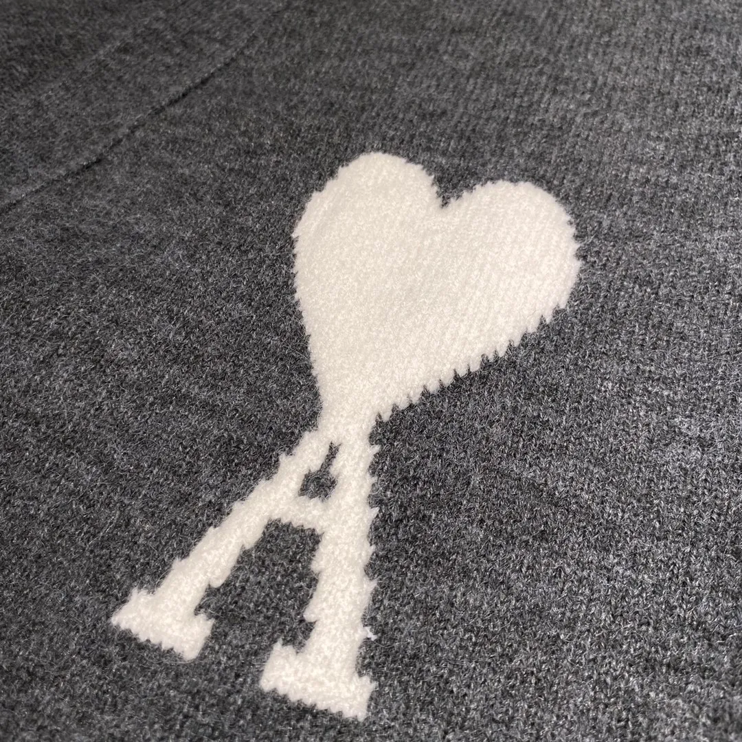 🅿️320 AMI Amy 24AW Heart♥️A small love jacquard cardigan, thick and comfortable 12-needle sweater cardigan, same style for men and women smlxl