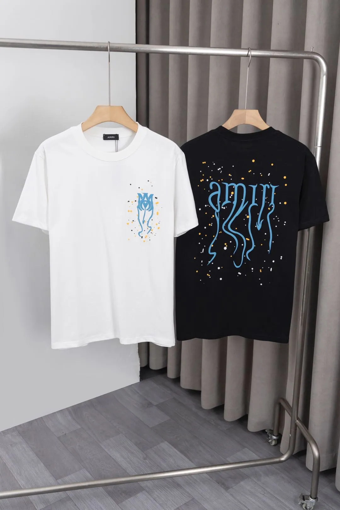 P134 S004 "𝙉𝙚𝙬♈️AMIRI" 🔥50ss new T-shirt, front and back colorful patterns + letter logo foaming process, made of 260g double yarn cotton fabric, soft fabric, trendy and versatile, same style for men and women. Color: black, white, size: M～3XL
