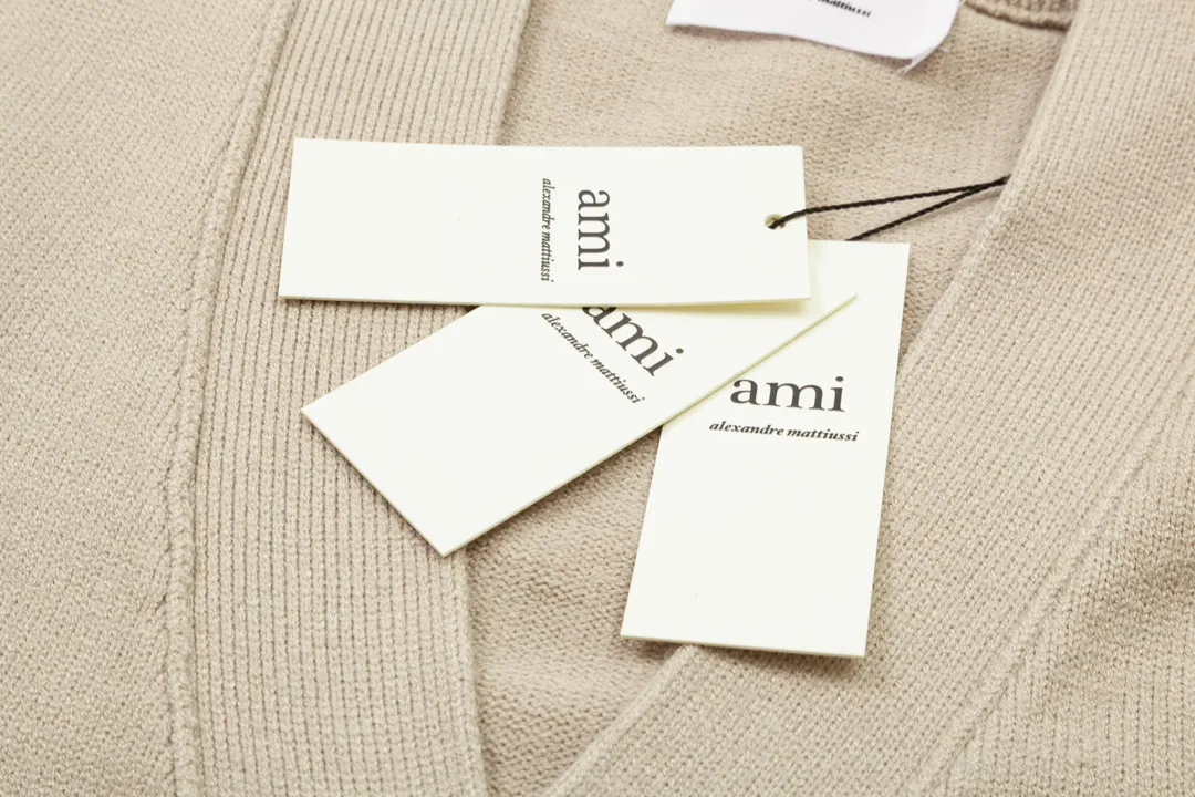 8158# Ami Paris 2024 autumn and winter new products, new colors, big heart jacquard, patchwork reverse sleeve technology, cardigan wool sweater, lazy style, same style for men and women, Oversize Color: sky blue, bean green, apricot Code number: S-XL