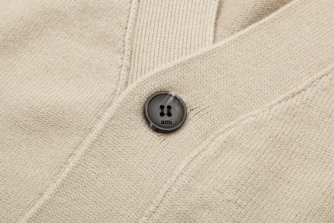 8158# Ami Paris 2024 autumn and winter new products, new colors, big heart jacquard, patchwork reverse sleeve technology, cardigan wool sweater, lazy style, same style for men and women, Oversize Color: sky blue, bean green, apricot Code number: S-XL