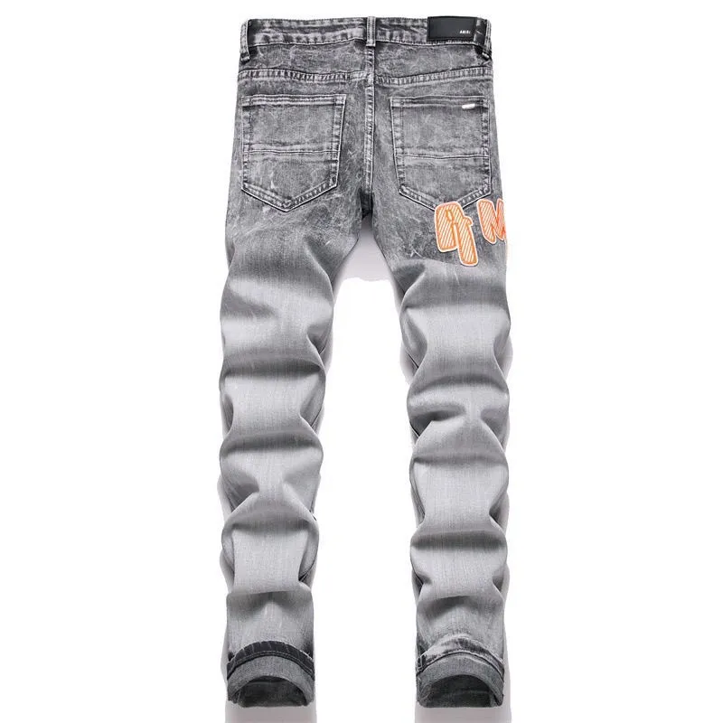 ￼#M17 P168💰 AMIRI patch embroidery jeans trousers AMIRI high street basic ripped tight elastic jeans trousers amiri brand jeans break the production process and cutting of the original jeans, the fabrics are softer and more comfortable Hand-sewn collar label Customized logo buttons Genuine leather tag Color: Picture color Size: 30-32-34-36