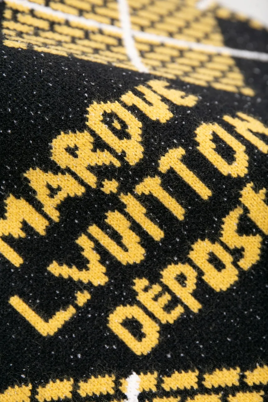 LV 2024FW Autumn and Winter New Style Cotton-wool blended round-neck long-sleeved sweater Custom knitted jacquard texture Damier pattern turned into retro plaid Marque L.Vuitton Deposée logo on chest Ribbed collar, cuffs and hem Slightly loose fit Uniform for men and women Size: S M L XL