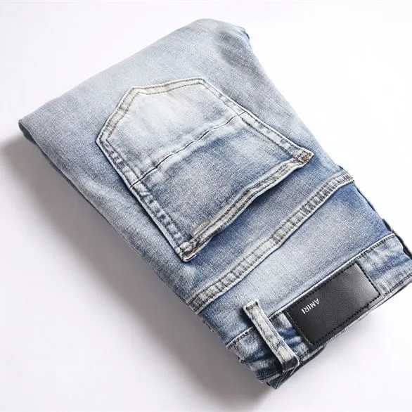 P186 💰 AMIRI patch embroidery jeans trousers AMIRI high street basic ripped tight elastic jeans trousers amiri brand jeans break the production process and cutting of the original jeans, the fabrics are softer and more comfortable Hand-sewn collar label Customized logo buttons Genuine leather tag Color: Picture color Size: 30-32-34-36