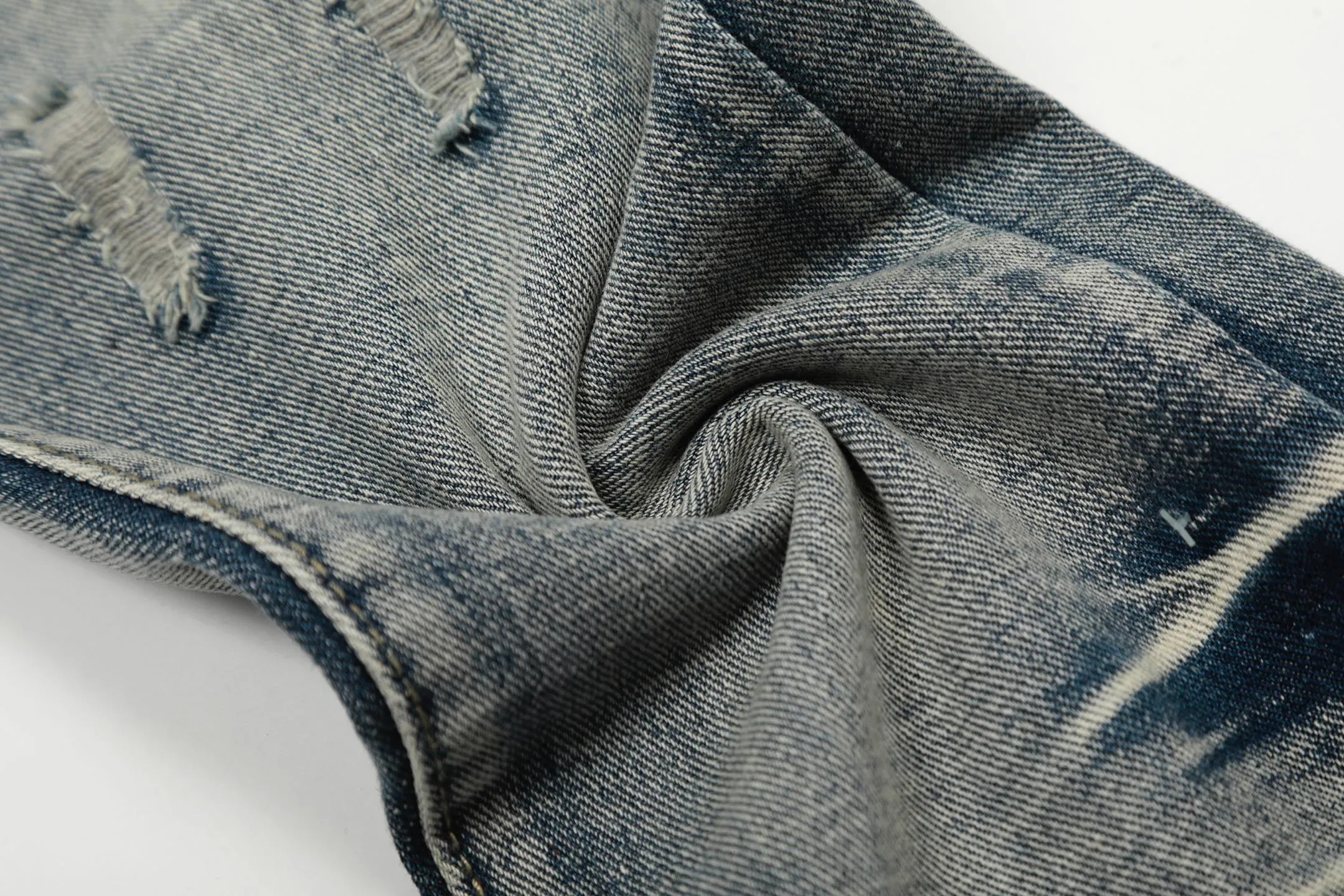 #M07 P168💰 AMIRI patch embroidery jeans trousers AMIRI high street basic ripped tight elastic jeans trousers amiri brand jeans break the production process and cutting of the original jeans, the fabrics are softer and more comfortable Hand-sewn collar label Customized logo buttons Genuine leather tag Color: Picture color Size: 30-32-34-36