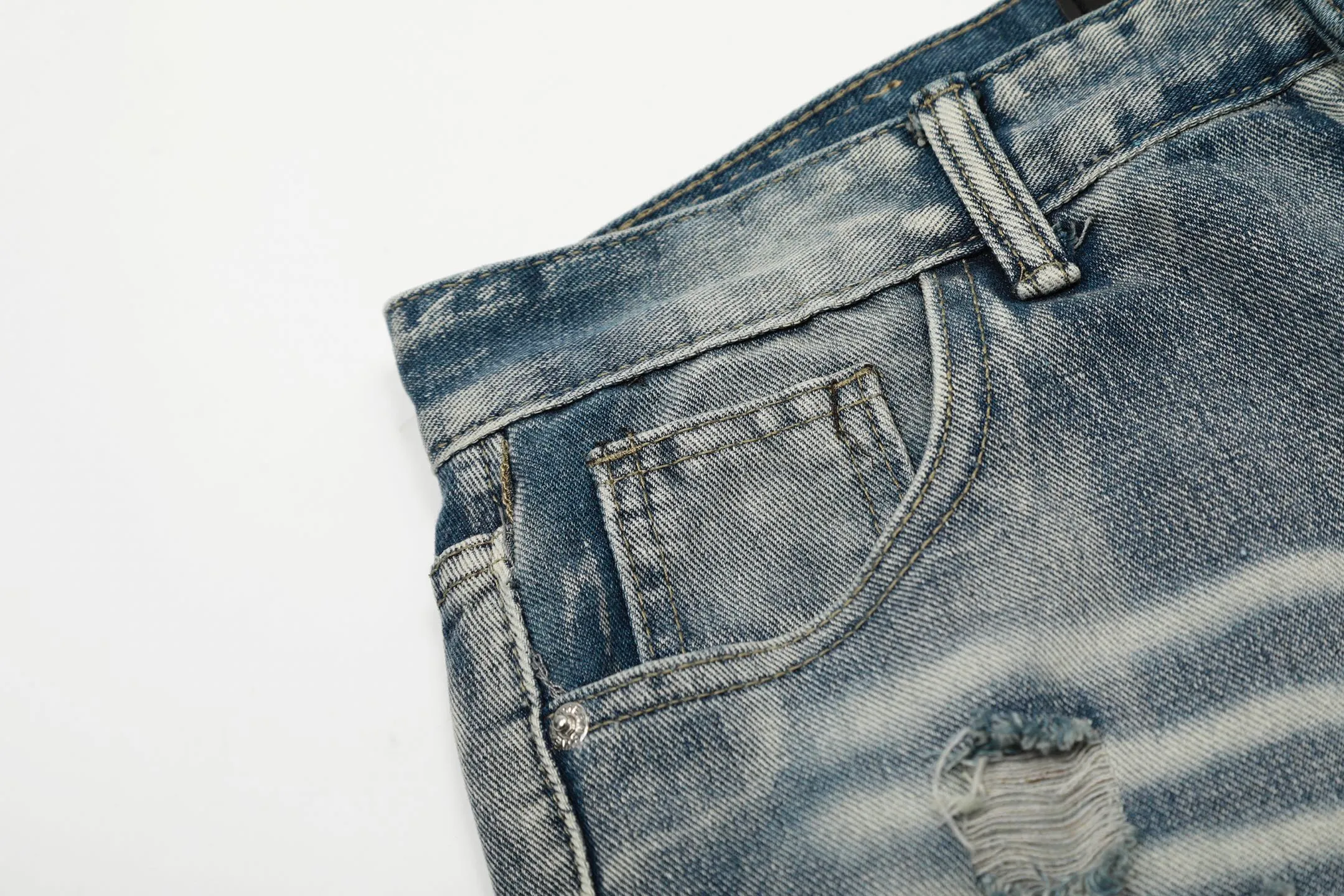 #M07 P168💰 AMIRI patch embroidery jeans trousers AMIRI high street basic ripped tight elastic jeans trousers amiri brand jeans break the production process and cutting of the original jeans, the fabrics are softer and more comfortable Hand-sewn collar label Customized logo buttons Genuine leather tag Color: Picture color Size: 30-32-34-36