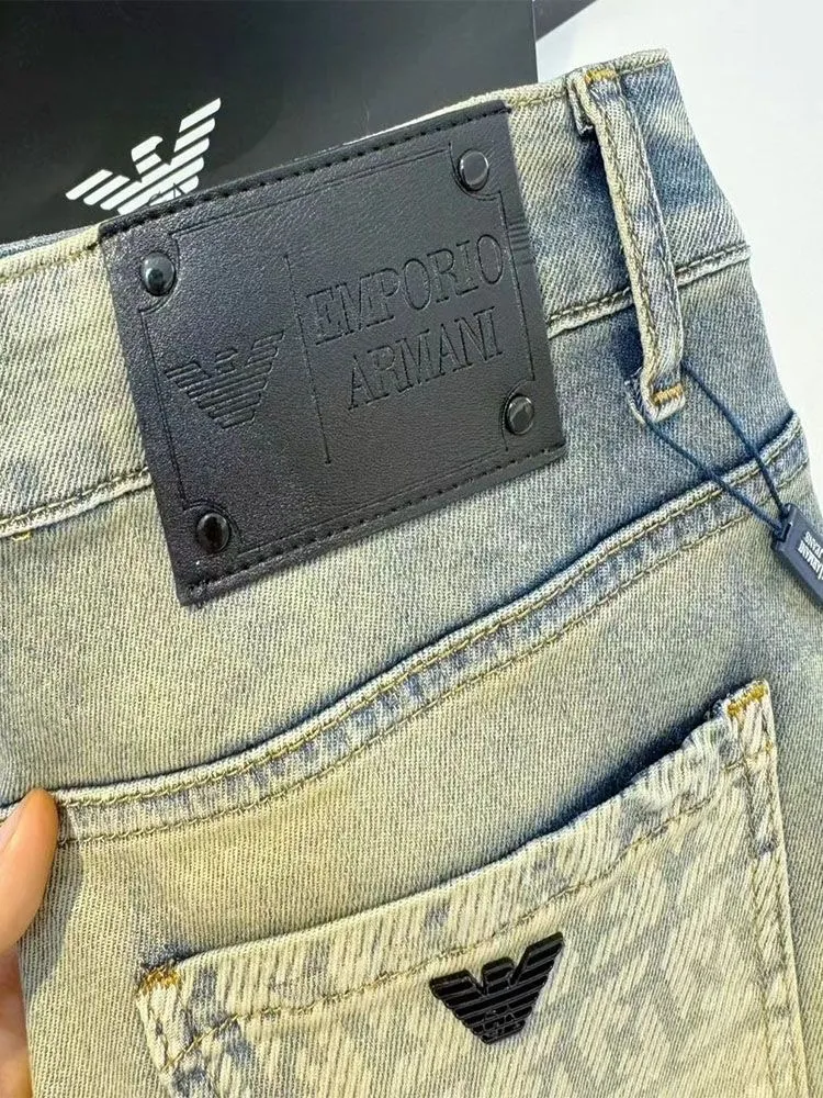 P180 Classic and versatile AMANI jeans. The back pockets are molded and customized with full-print logos. They are very label-like. The high-end leather tags are soul-like, retro, fashionable and modern, perfectly flaunting the brand’s identity! High-grade imported denim raw-color fabrics are supplied to customers. Pure 14oz denim fabrics from Okayama, Japan are specially selected. The heavy-duty environmentally friendly plant enzyme washing process makes the fabrics perfectly transformed and sublimated. The texture has a light retro color, which enriches the overall vision! The classic SLIM tailoring version has impeccable upper body effect. It can be matched with any top in the wardrobe. It is suitable for both business and leisure. It is suitable for various daily wear. The upper body is full of style. It is an invincible and versatile product. It is a must-have type for quality control! Color: Picture color Size: M-XXL
