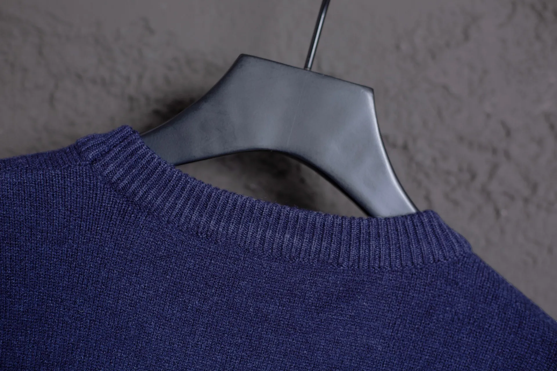 P170 AMI's new classic love chapter crew neck sweater, the highest version, supports comparison, color: royal blue, size: S-XL