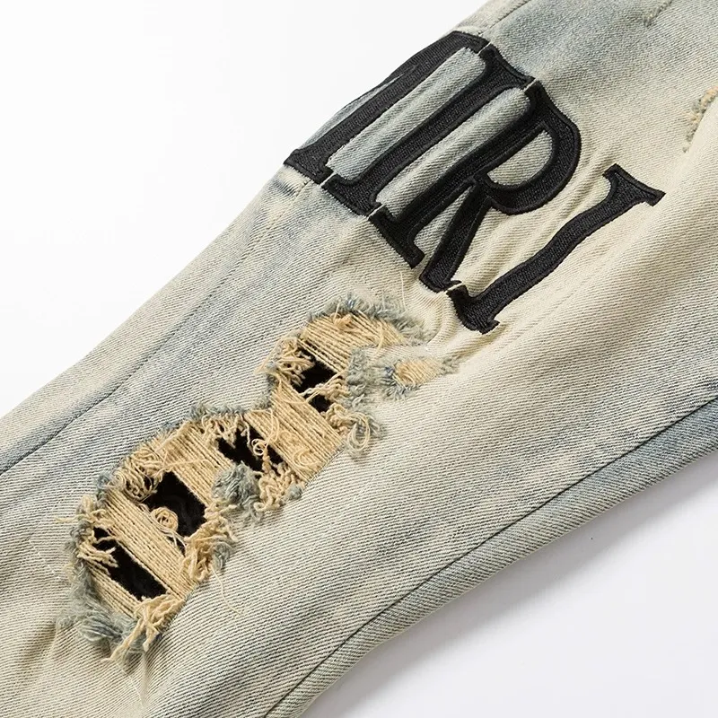 #N11 P246💰 (Top version) AMIRI hot-selling high street jeans, slim-fit stretch washed knife-cut trousers for men, AMIRI amiri is transliterated as Emil, which is the name of the founder. Mike Amiri, the founder of amiri, grew up in Los Angeles, USA. He was influenced by local street culture and Punk Rock since childhood, so he founded the amiri brand named after himself. A variety of trendy clothing meets the needs of different trendy players. Amiri clothing has novel and unique styles and is a well-known street brand in the United States. The styles and styles of many clothes are loved by many street photographers. The various clothing styles meet the dressing needs of different people, show their unique temperament, and show the trend of dressing. amiri's jeans are relatively famous. Not only do they have many styles, but the quality of the jeans is also very good. Many celebrities have also worn amiri brand jeans. Color: Picture color Size: 28, 30, 32, 34, 36 28 30 32 34 36 Waist 71 76 81 86 91 Qianlang 26.5 27.5 28.5 29.5 30.5 Hou Lang 37 38 39 40 41 Foot 14 14.8 15.6 16.4 17.2 Foreign Minister 100 102 104 106 107