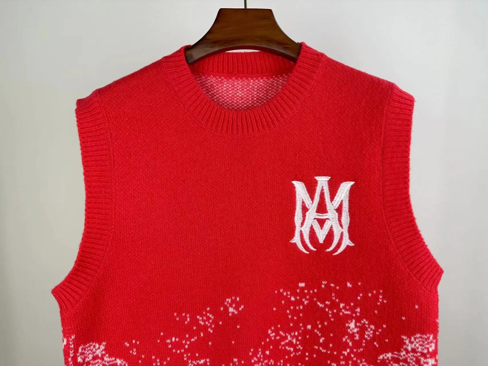 P190 🎉AMIRI vest sweater, Amiri exclusive logo embroidered on the front, letter logo embroidered on the back Color: Red Black Size: S M L XL XXL