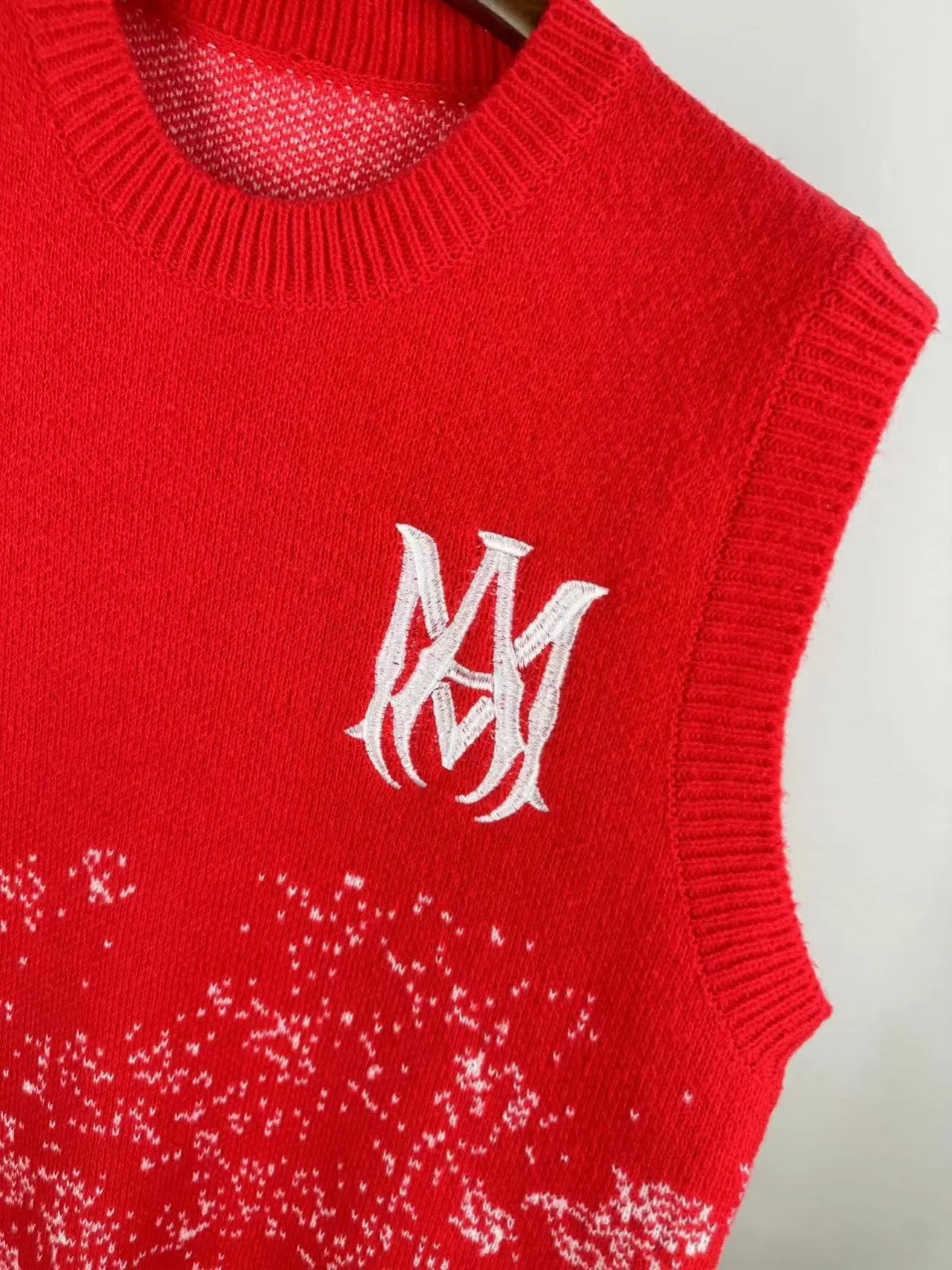 P190 🎉AMIRI vest sweater, Amiri exclusive logo embroidered on the front, letter logo embroidered on the back Color: Red Black Size: S M L XL XXL