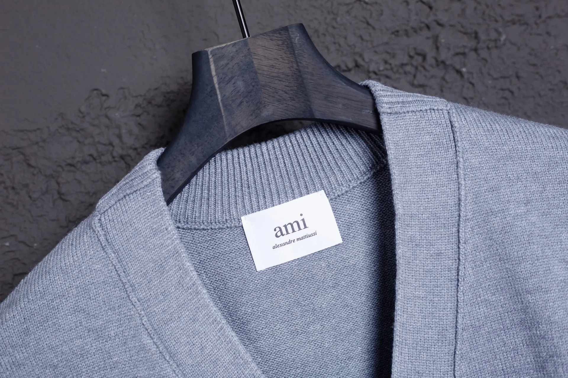 P186 Style No.: MQ802 AMI Classic Big Love Series Jacquard Cardigan Sweater Highest Version Supports Comparison Color: Dark Gray, Size: S-XL