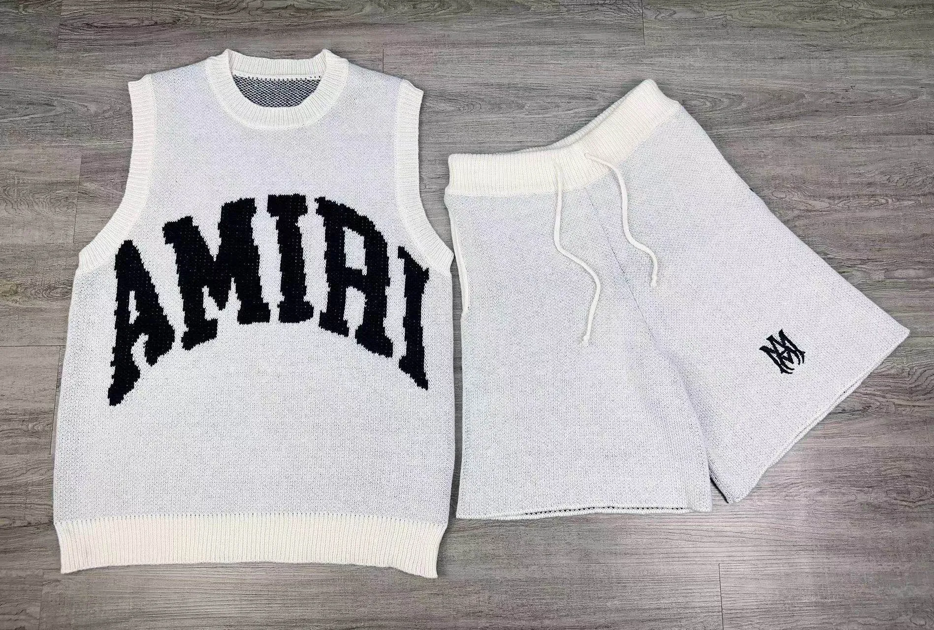P300 🎉AMIRI vest sweater suit, classic logo jacquard top, exclusive logo embroidery on shorts, color: white, black, size: S M L XL XXL