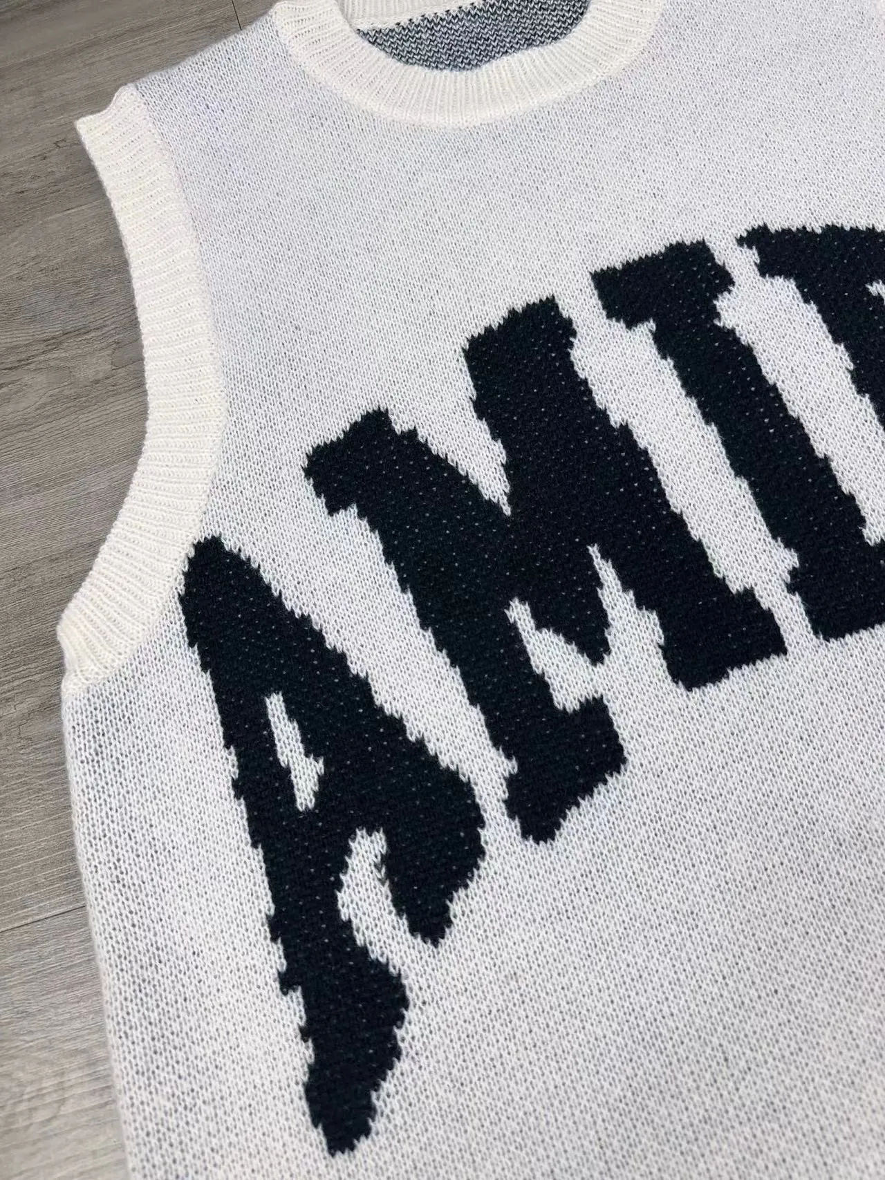 P300 🎉AMIRI vest sweater suit, classic logo jacquard top, exclusive logo embroidery on shorts, color: white, black, size: S M L XL XXL