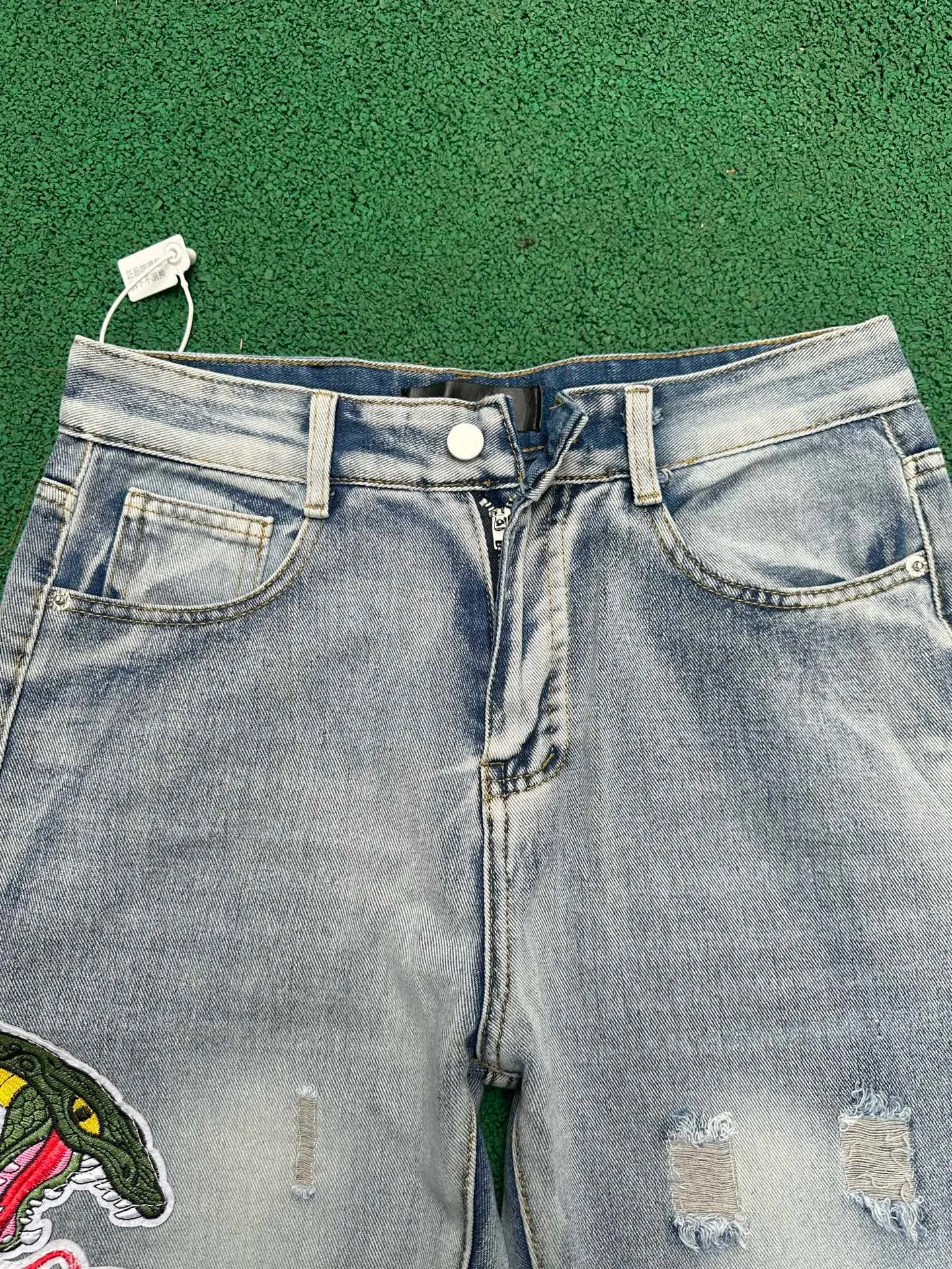 #M90 P168💰 AMIRI patch embroidery jeans trousers AMIRI high street basic ripped tight elastic jeans trousers amiri brand jeans break the production process and cutting of the original jeans, the fabrics are softer and more comfortable Hand-sewn collar label Customized logo buttons Genuine leather tag Color: Picture color Size: 30-32-34-36