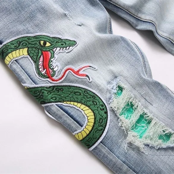 #M90 P168💰 AMIRI patch embroidery jeans trousers AMIRI high street basic ripped tight elastic jeans trousers amiri brand jeans break the production process and cutting of the original jeans, the fabrics are softer and more comfortable Hand-sewn collar label Customized logo buttons Genuine leather tag Color: Picture color Size: 30-32-34-36