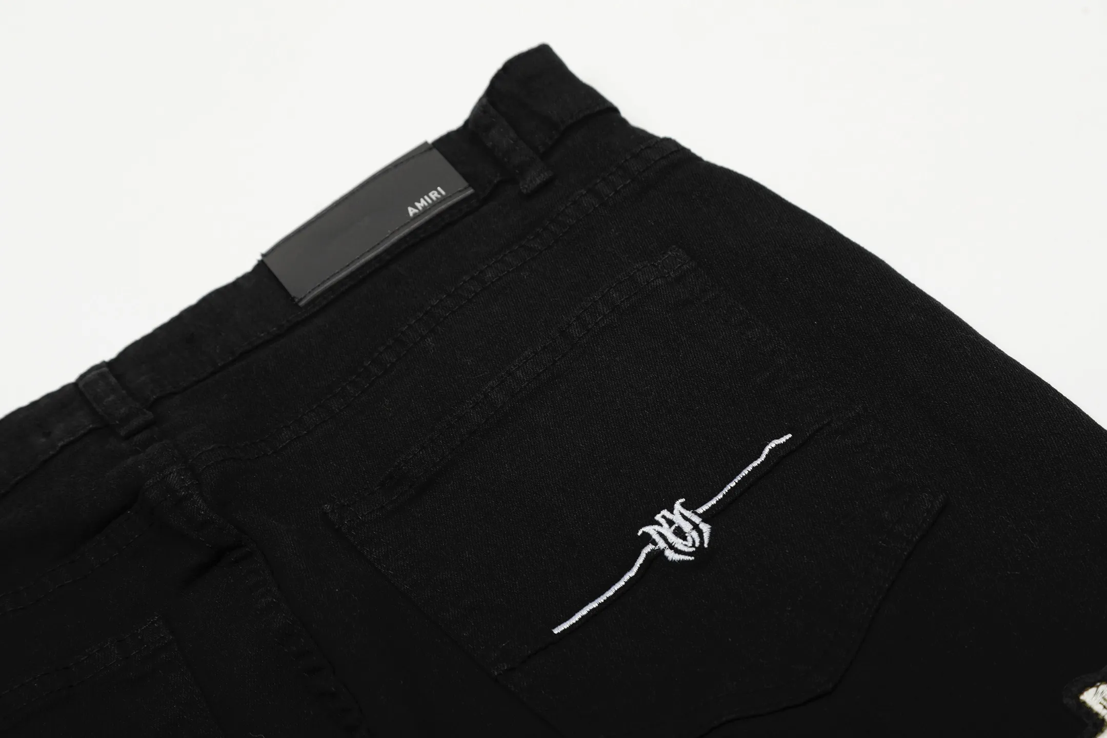 #M02 P168💰 AMIRI patch embroidery jeans trousers AMIRI high street basic ripped tight elastic jeans trousers amiri brand jeans break the production process and cutting of the original jeans, the fabrics are softer and more comfortable Hand-sewn collar label Customized logo buttons Genuine leather tag Color: black Size: 30-32-34-36