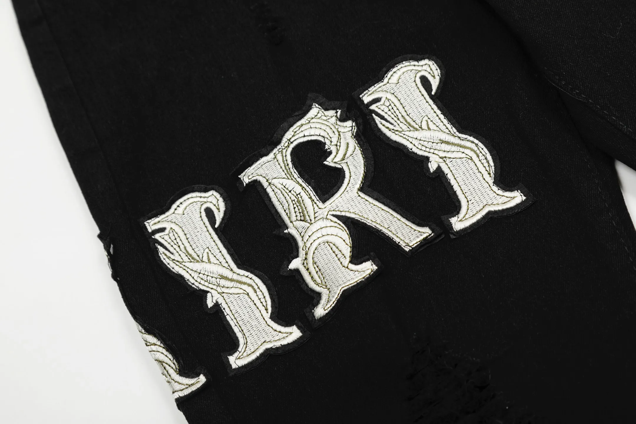#M02 P168💰 AMIRI patch embroidery jeans trousers AMIRI high street basic ripped tight elastic jeans trousers amiri brand jeans break the production process and cutting of the original jeans, the fabrics are softer and more comfortable Hand-sewn collar label Customized logo buttons Genuine leather tag Color: black Size: 30-32-34-36