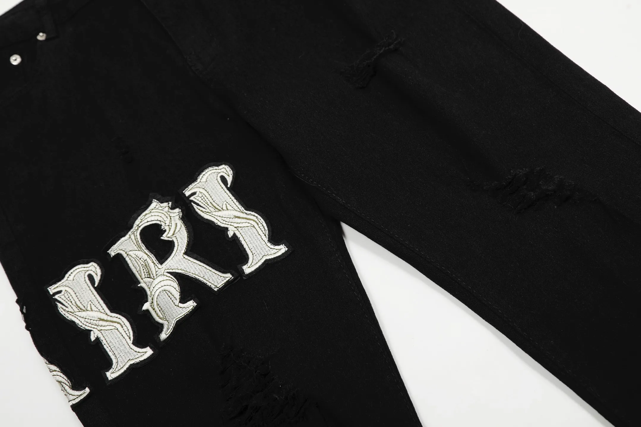 #M02 P168💰 AMIRI patch embroidery jeans trousers AMIRI high street basic ripped tight elastic jeans trousers amiri brand jeans break the production process and cutting of the original jeans, the fabrics are softer and more comfortable Hand-sewn collar label Customized logo buttons Genuine leather tag Color: black Size: 30-32-34-36