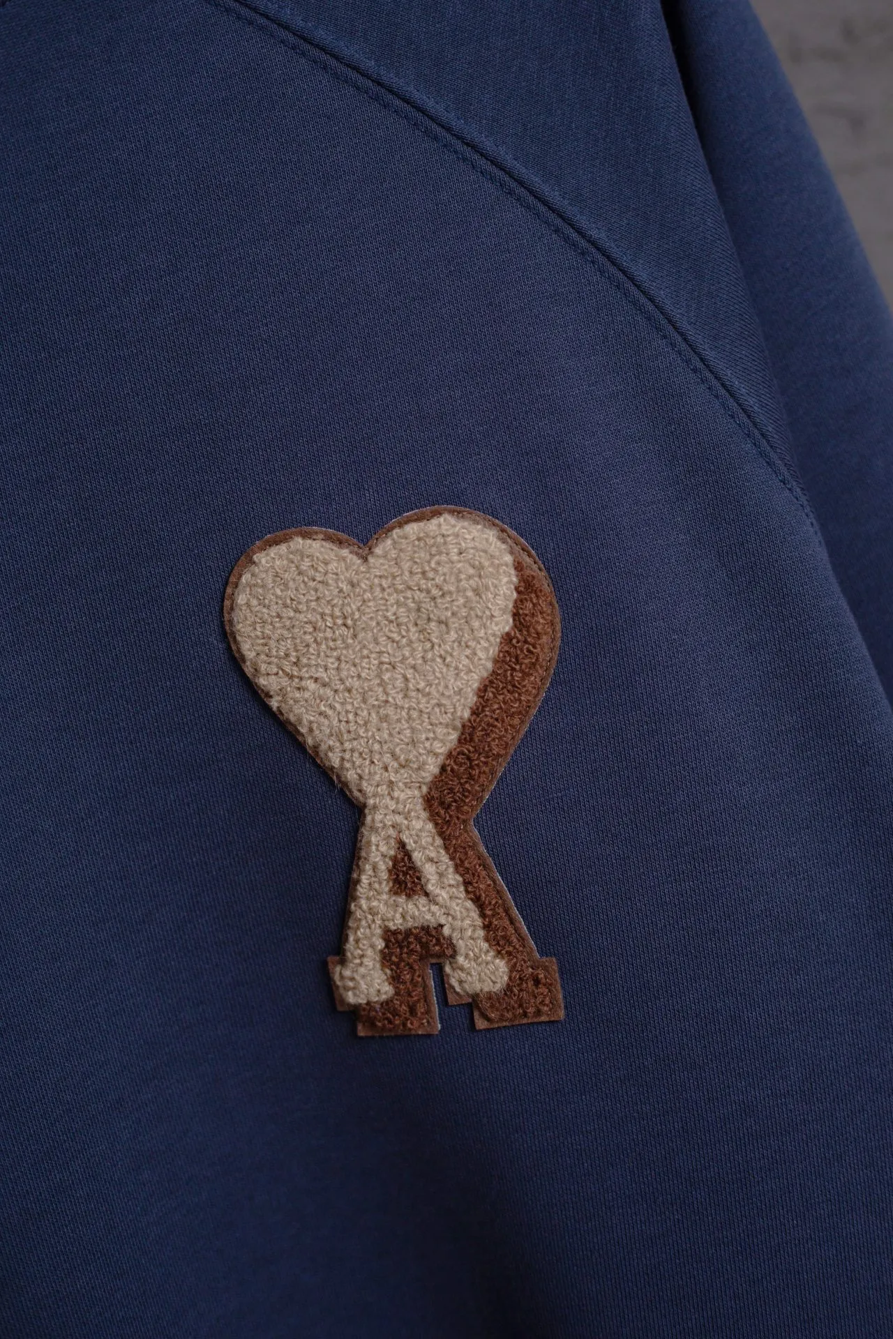 P146 AMI 25 new autumn and winter towel embroidered big heart towel embroidered raglan round neck sweatshirt, customized 360g pure cotton fabric, high version, new main wheat, washed wheat, same style for men and women, color: royal blue, size: S-XL