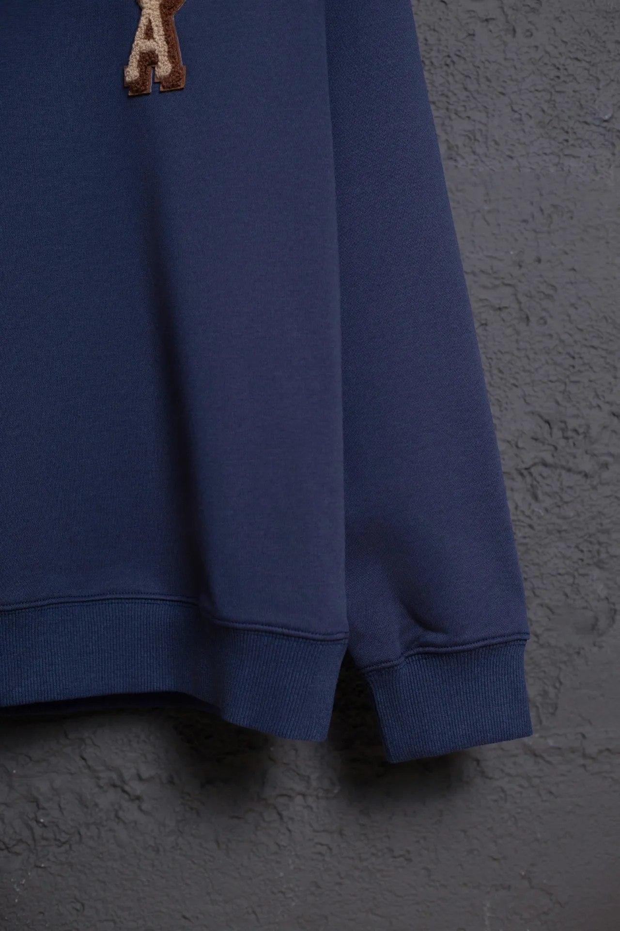 P146 AMI 25 new autumn and winter towel embroidered big heart towel embroidered raglan round neck sweatshirt, customized 360g pure cotton fabric, high version, new main wheat, washed wheat, same style for men and women, color: royal blue, size: S-XL