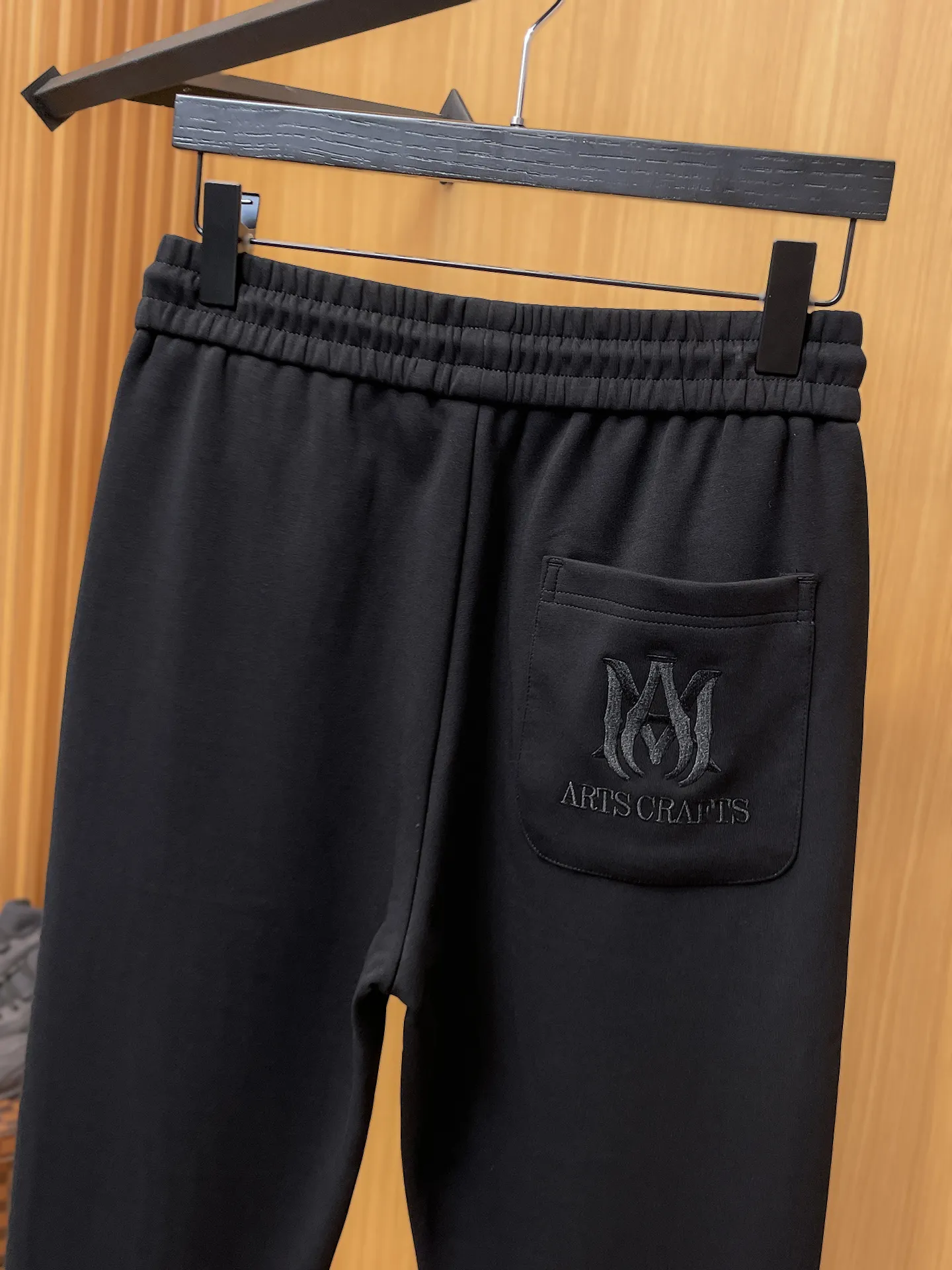 P280 Amiri 🆕2025 new autumn and winter casual pants! The official website will be released simultaneously. The brand's classic LOGO casual pants are made of customized fabrics, which are extremely comfortable and have a strong touch. Highly recognisable, perfect appearance and craftsmanship. Size: M-3XL