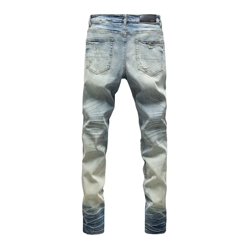 #N21 P246💰 (Top version) AMIRI hot-selling high street jeans, slim-fit stretch washed knife-cut trousers for men, AMIRI amiri is transliterated as Emil, which is the name of the founder. Mike Amiri, the founder of amiri, grew up in Los Angeles, USA. He was influenced by local street culture and Punk Rock since he was a child, so he founded the amiri brand named after himself. A variety of trendy clothing meets the needs of different fashion players. Amiri clothing has novel and unique styles and is a well-known street brand in the United States. The styles and styles of many clothes are loved by many street photographers. The various clothing styles meet the dressing needs of different people, show their unique temperament, and show the trend of dressing. amiri's jeans are relatively famous. Not only do they have many styles, but the quality of the jeans is also very good. Many celebrities have also worn amiri brand jeans. Color: Picture color Size: 28, 30, 32, 34, 36 28 30 32 34 36 Waist 71 76 81 86 91 Qianlang 26.5 27.5 28.5 29.5 30.5 Hou Lang 37 38 39 40 41 Foot 14 14.8 15.6 16.4 17.2 Foreign Minister 100 102 104 106 107