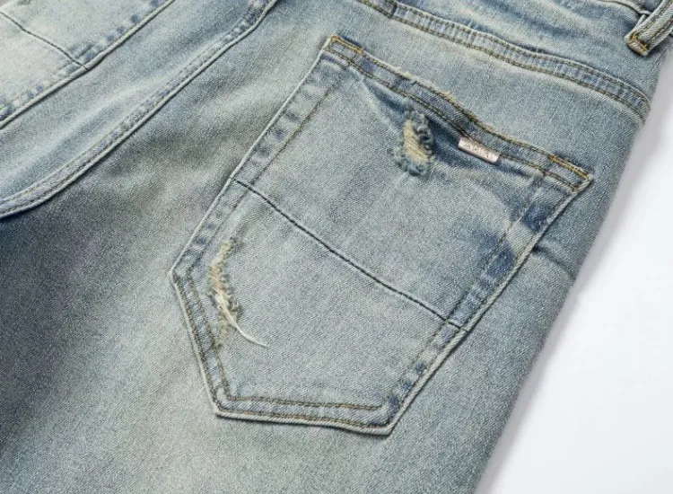 #N21 P246💰 (Top version) AMIRI hot-selling high street jeans, slim-fit stretch washed knife-cut trousers for men, AMIRI amiri is transliterated as Emil, which is the name of the founder. Mike Amiri, the founder of amiri, grew up in Los Angeles, USA. He was influenced by local street culture and Punk Rock since he was a child, so he founded the amiri brand named after himself. A variety of trendy clothing meets the needs of different fashion players. Amiri clothing has novel and unique styles and is a well-known street brand in the United States. The styles and styles of many clothes are loved by many street photographers. The various clothing styles meet the dressing needs of different people, show their unique temperament, and show the trend of dressing. amiri's jeans are relatively famous. Not only do they have many styles, but the quality of the jeans is also very good. Many celebrities have also worn amiri brand jeans. Color: Picture color Size: 28, 30, 32, 34, 36 28 30 32 34 36 Waist 71 76 81 86 91 Qianlang 26.5 27.5 28.5 29.5 30.5 Hou Lang 37 38 39 40 41 Foot 14 14.8 15.6 16.4 17.2 Foreign Minister 100 102 104 106 107